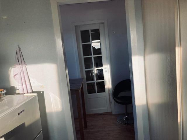 Apartment With Shower photo 2