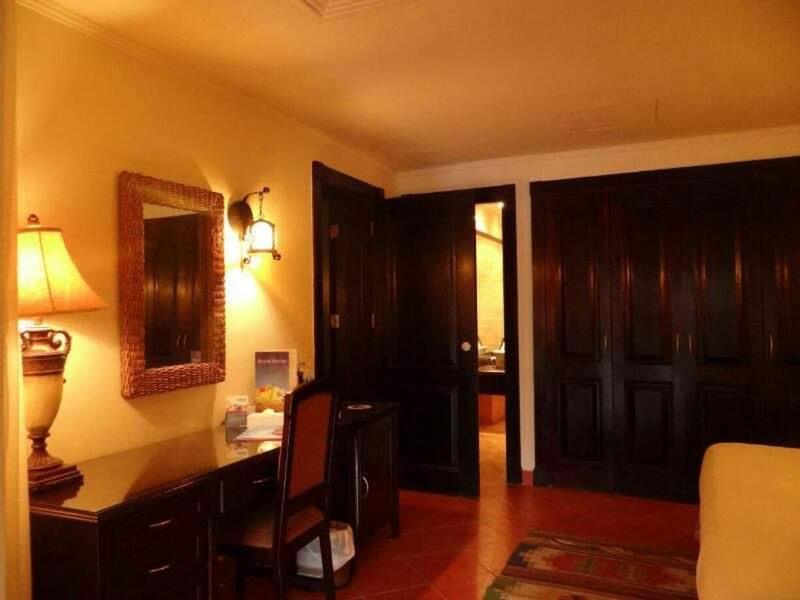 King Suite with Pool View - Photo 4
