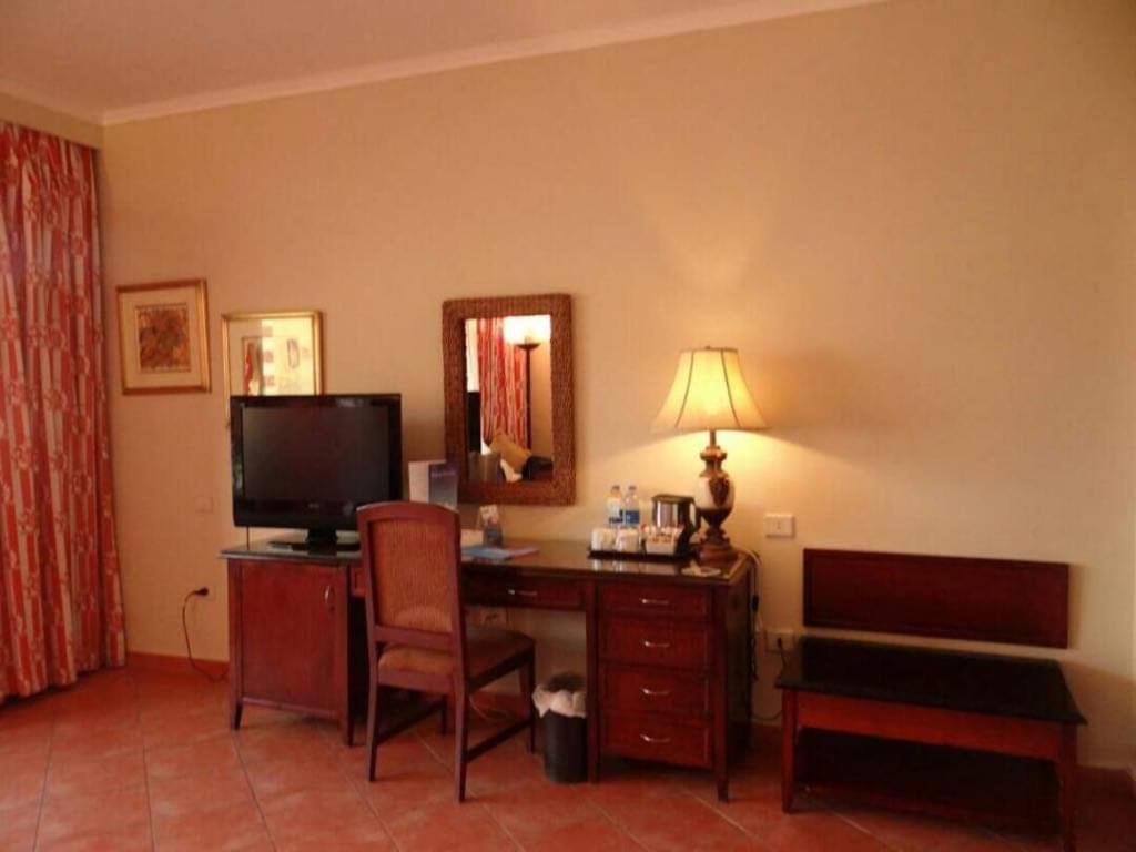 King Suite with Pool View - Photo 1