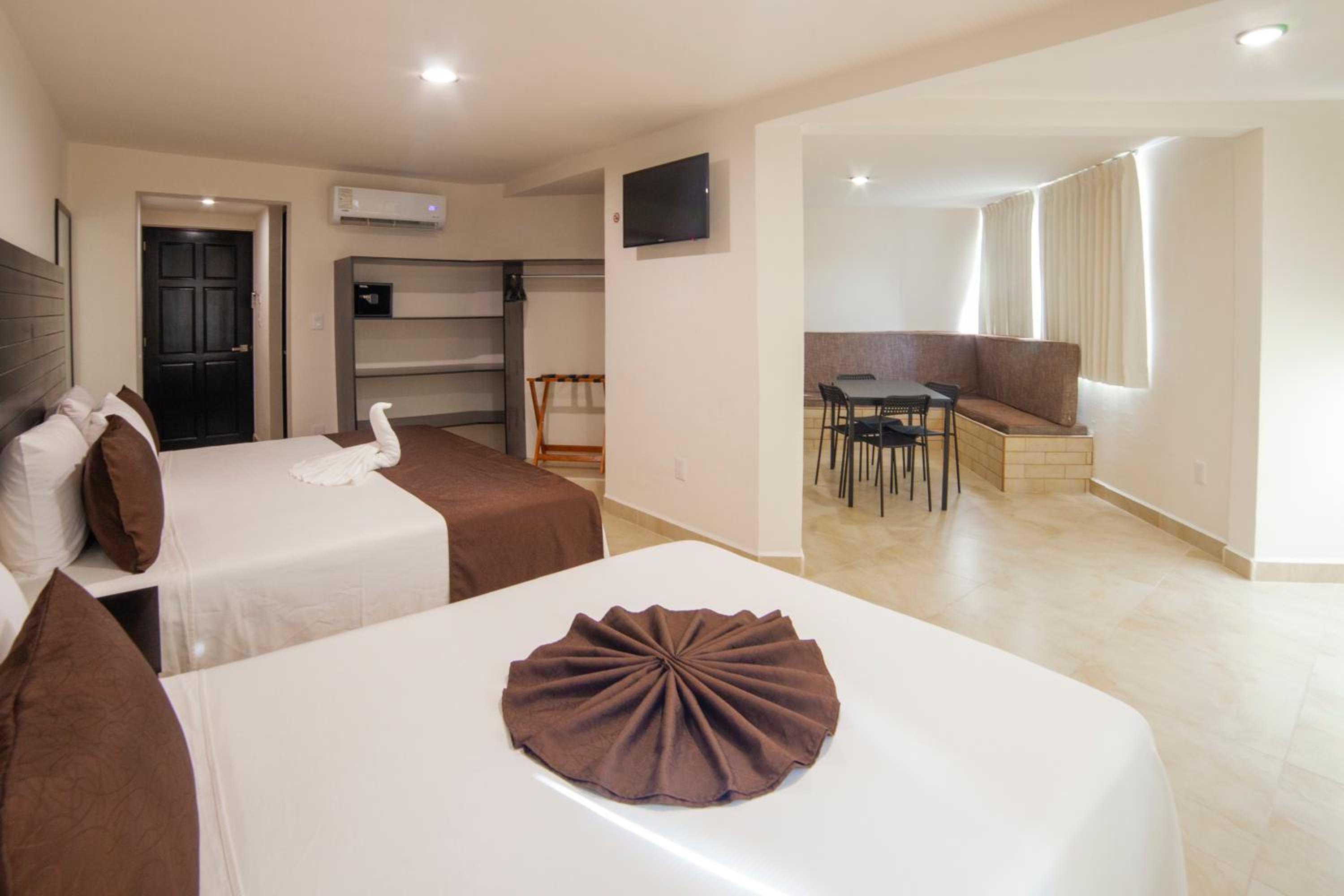 Double Room with Two Double Beds - Photo 1
