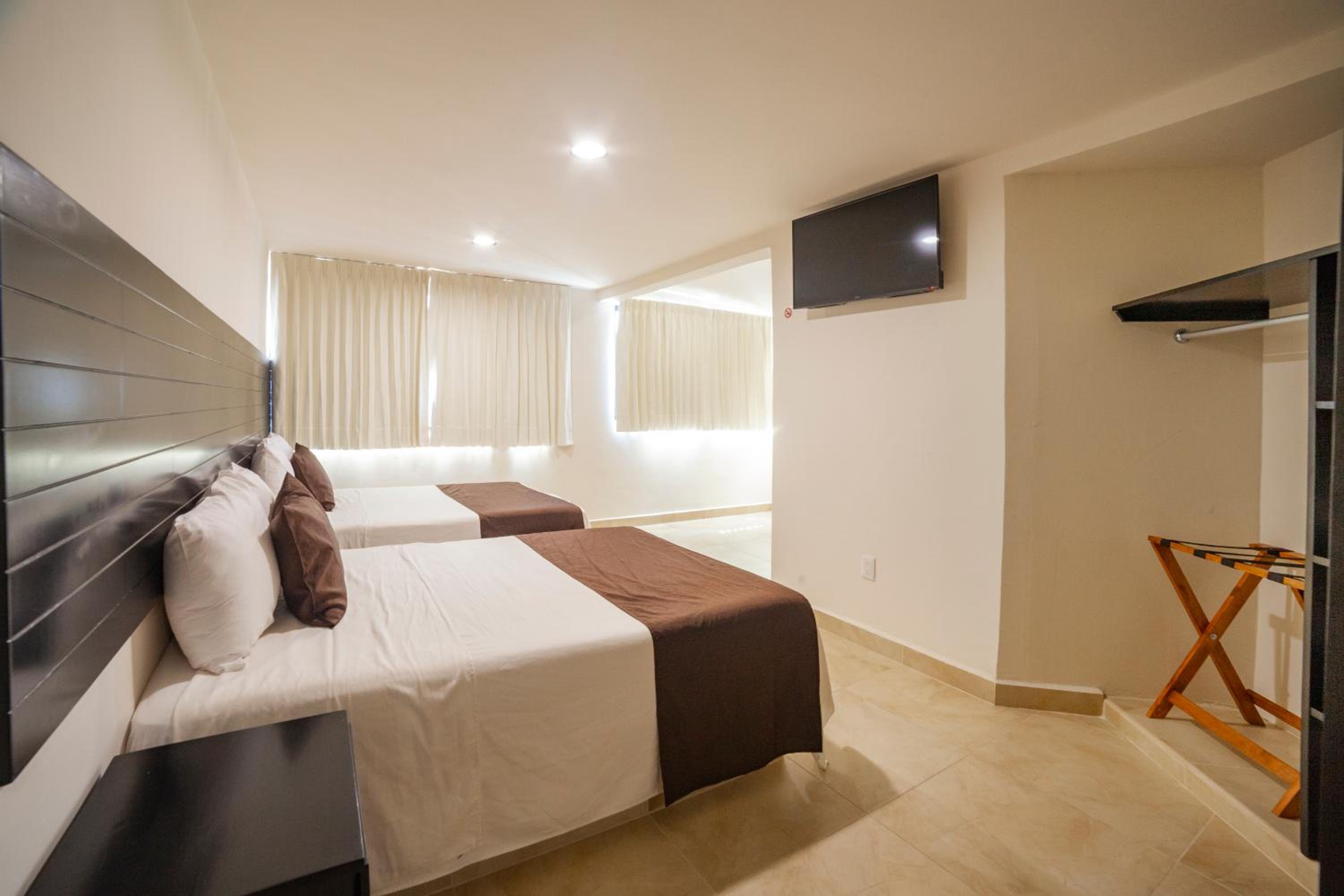 Double Room with Two Double Beds - Photo 9