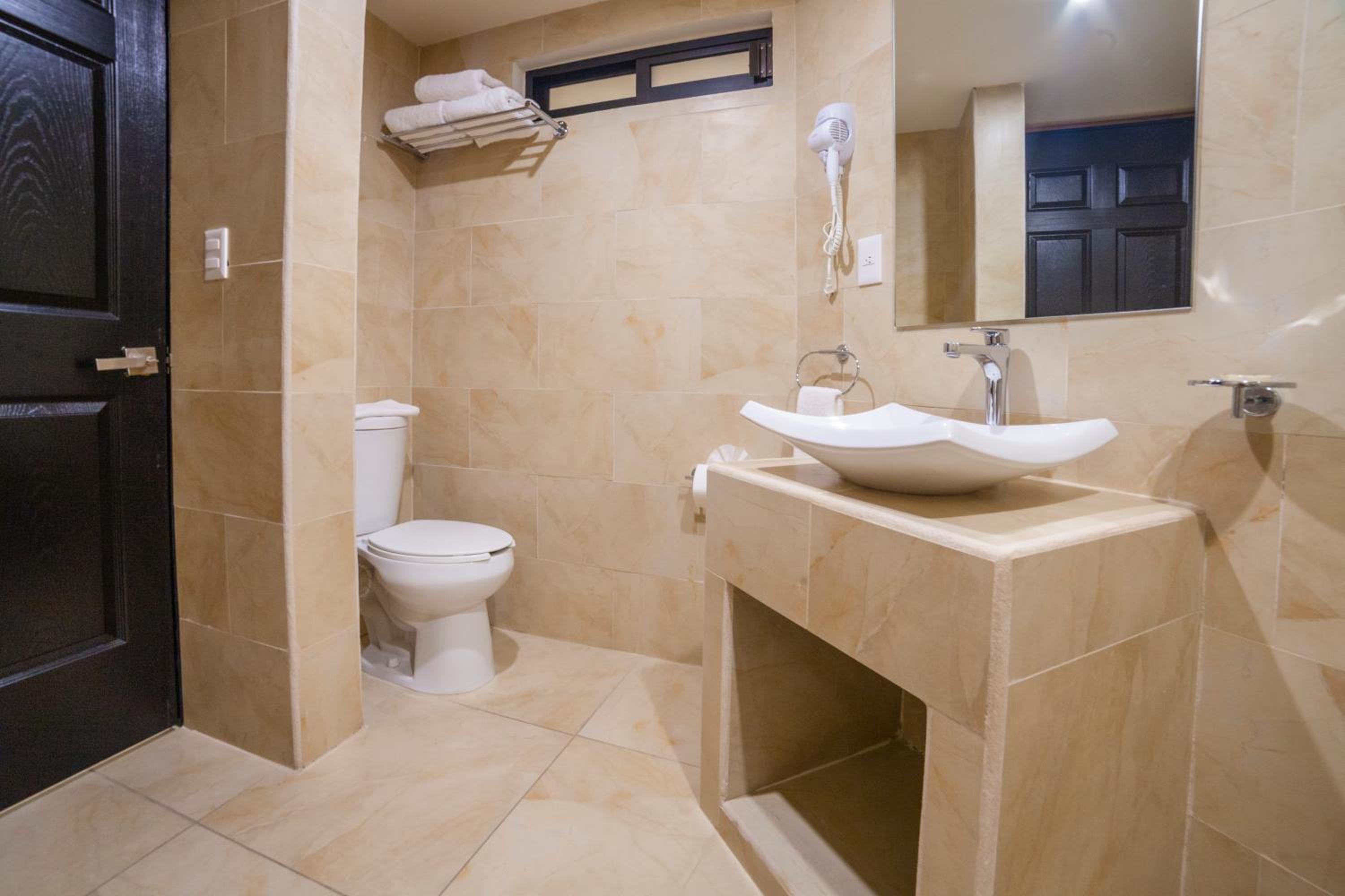 Double Room with Two Double Beds - Photo 2