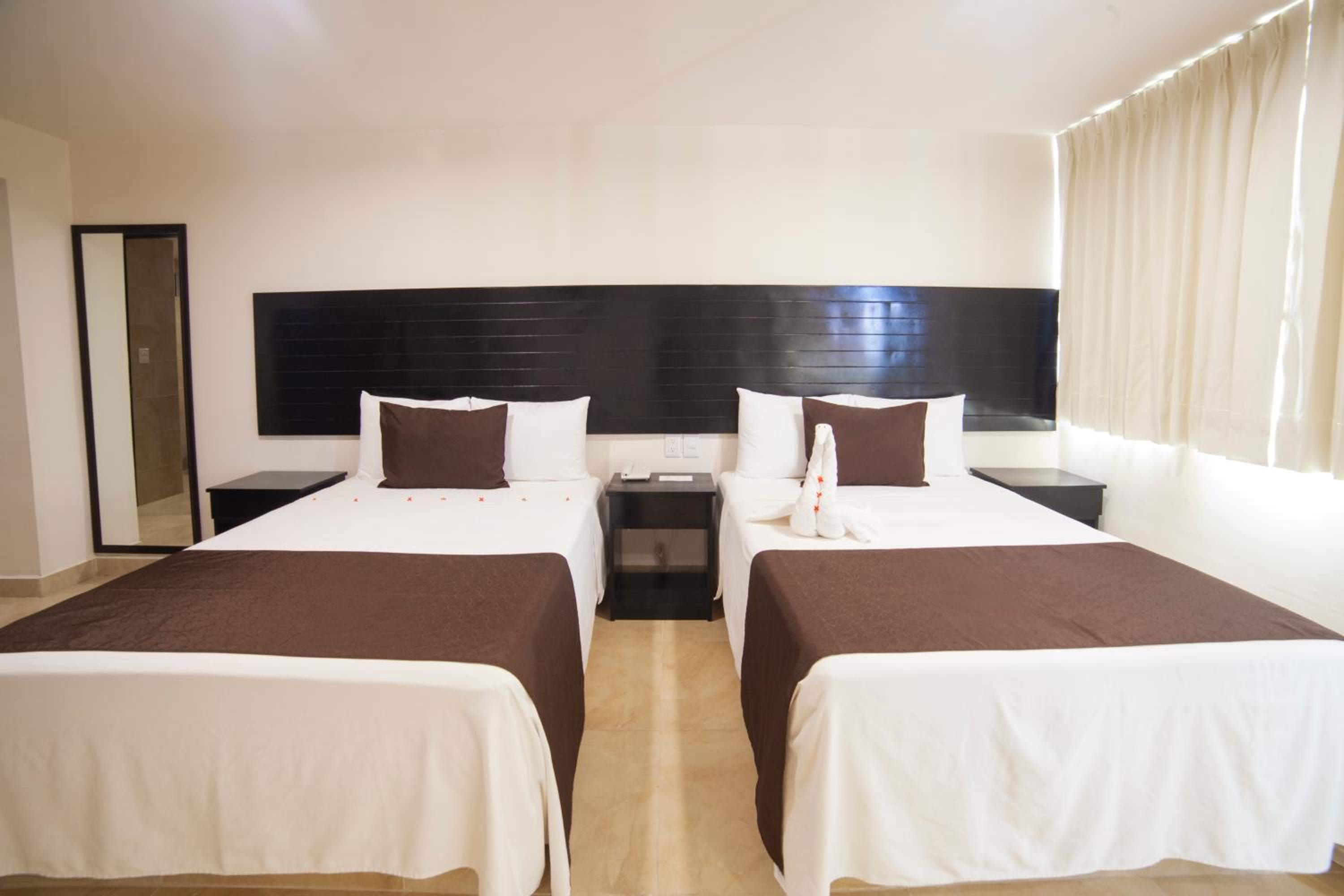 Double Room with Two Double Beds - Photo 4