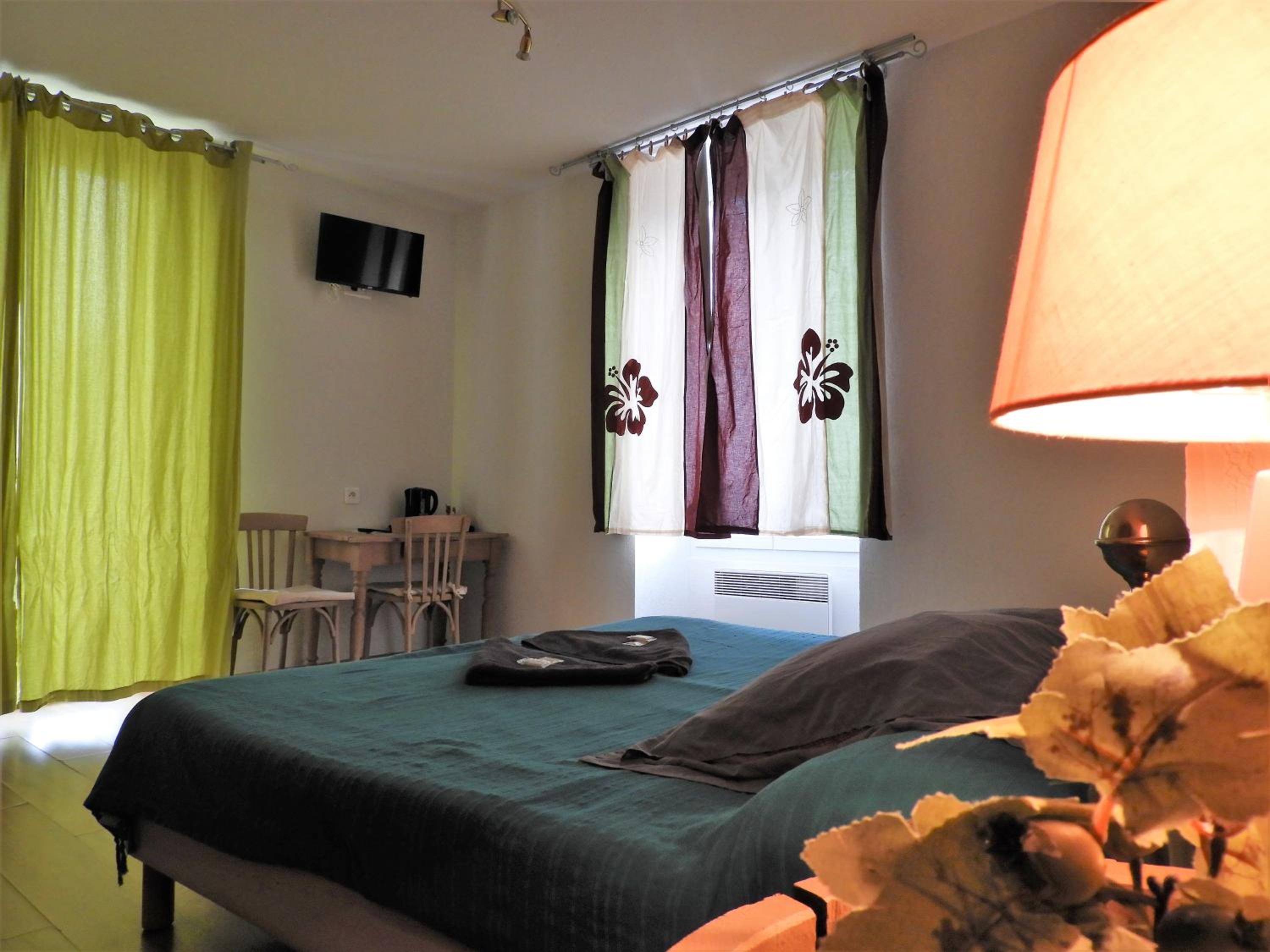 Double Room with Private Bathroom - Photo 2