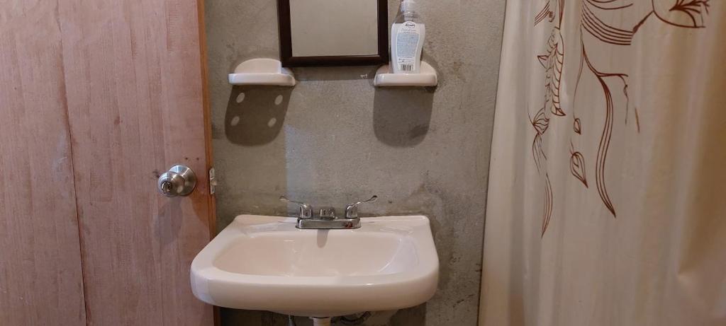 Twin Room with Private Bathroom photo 3