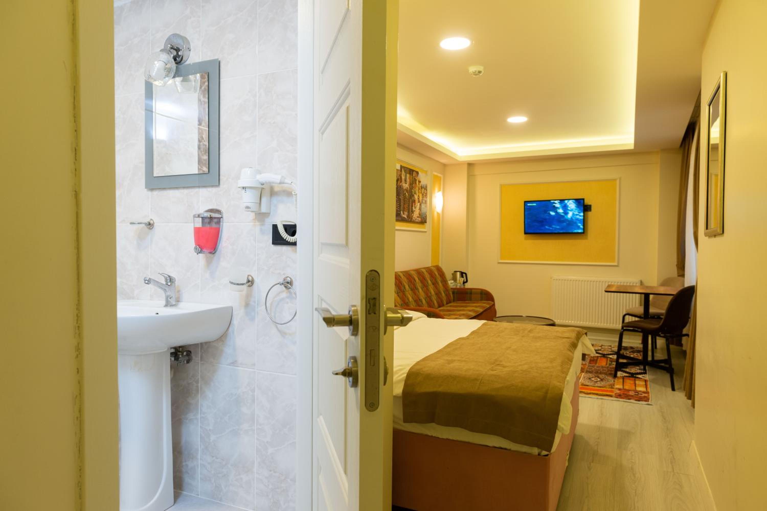 Comfort Triple Room. photo 3