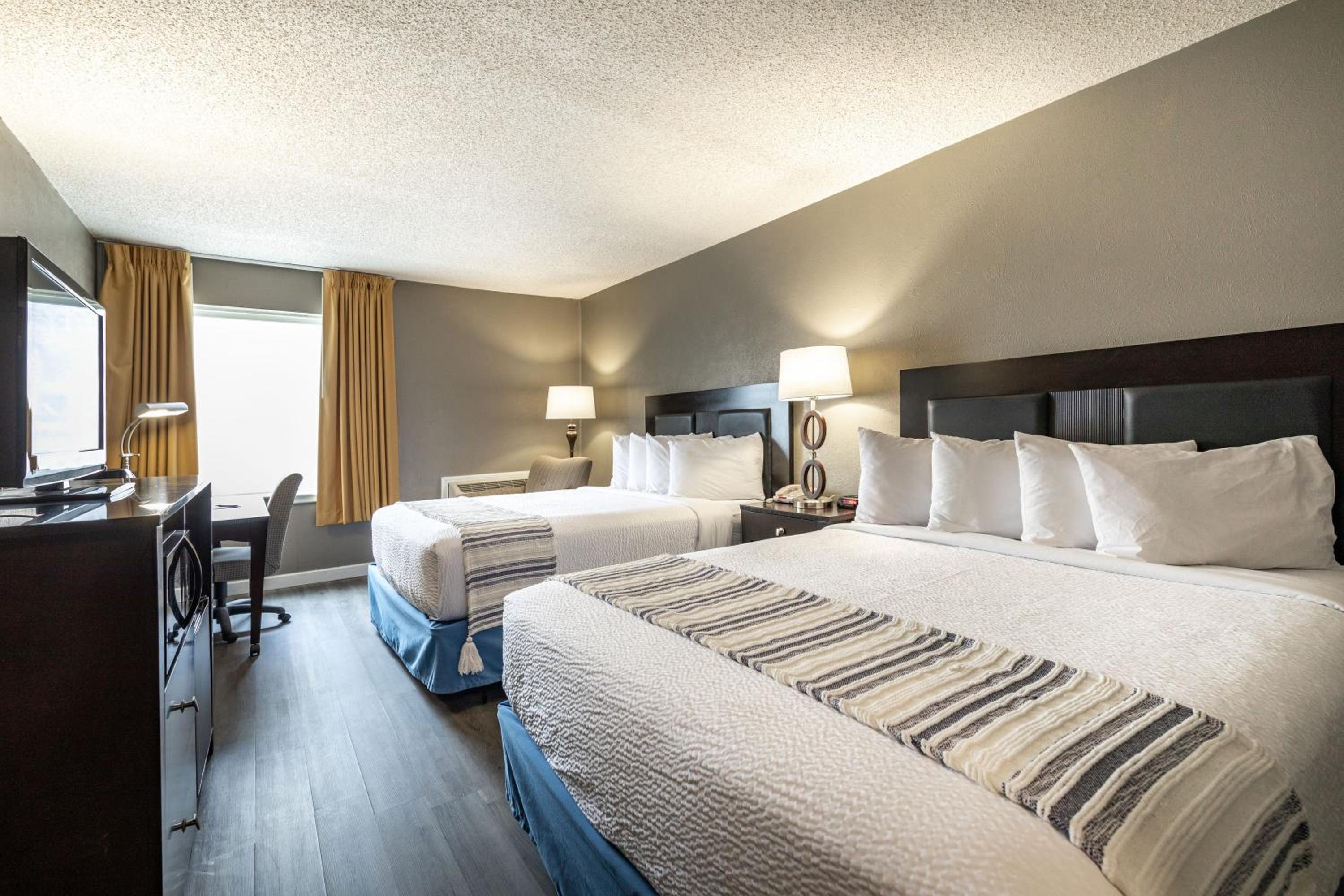 2 Queen Bed, Junior Suite, Non-Smoking