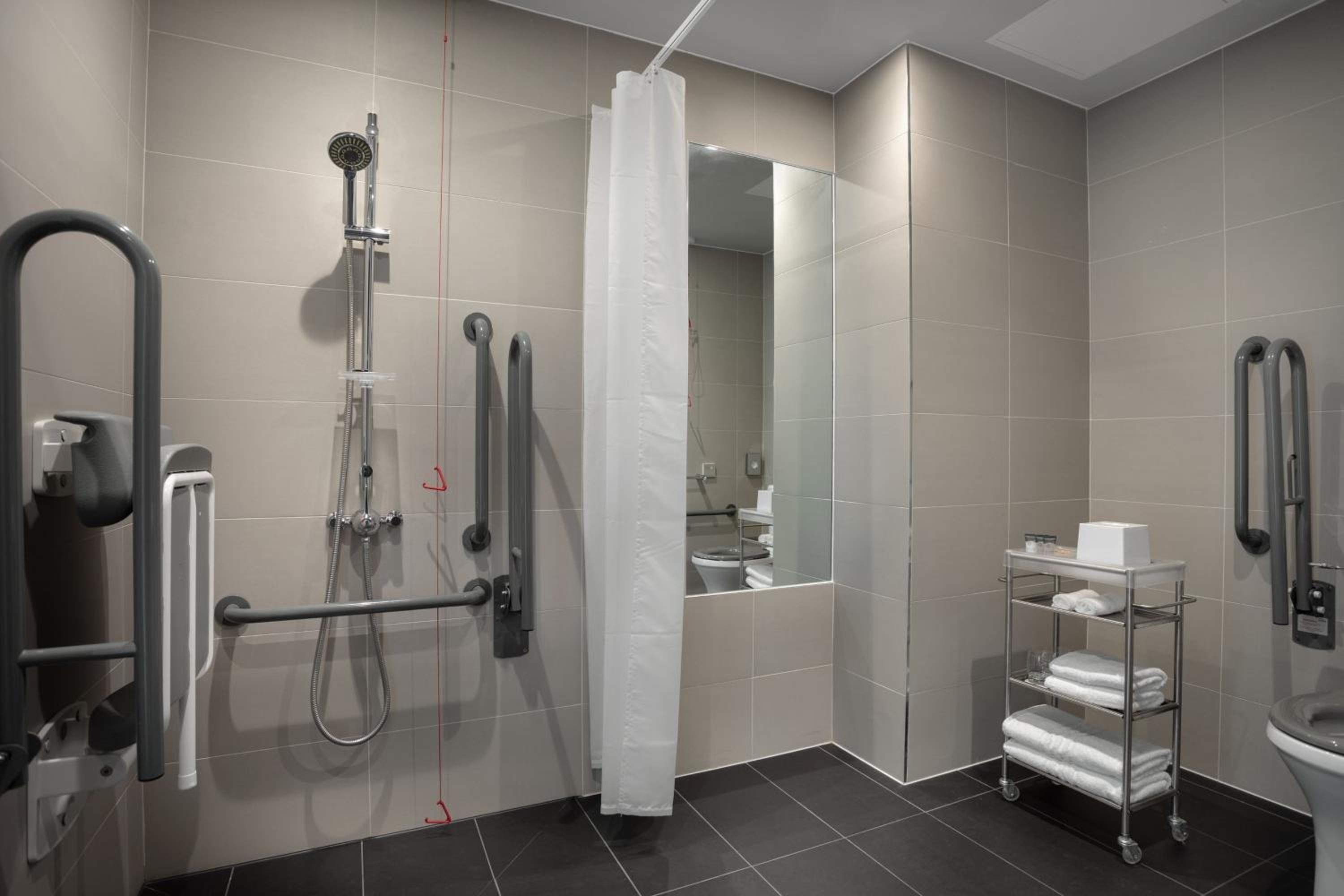 Aloft Queen Room - Accessible