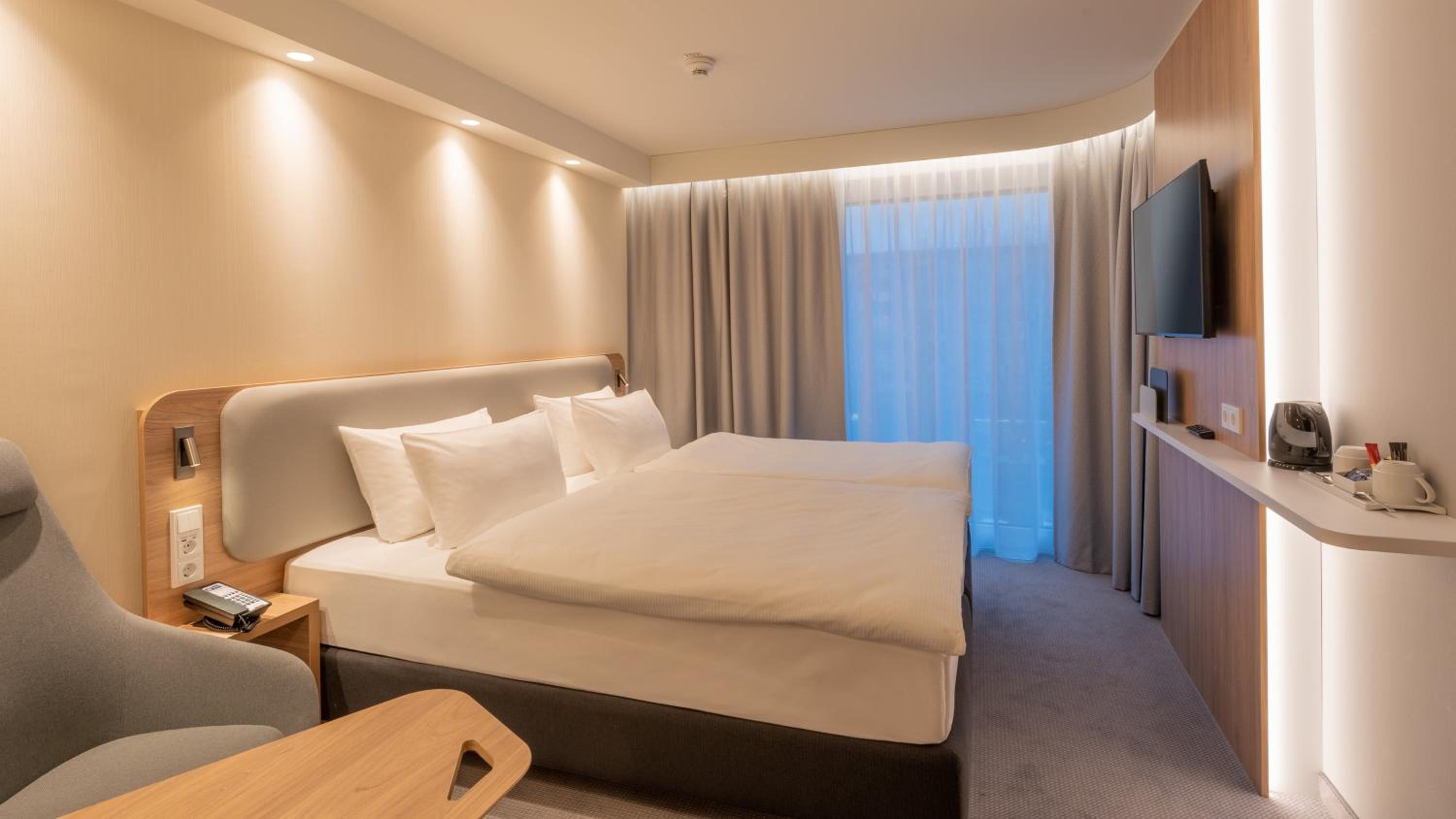 Standard Queen Room - Photo 7