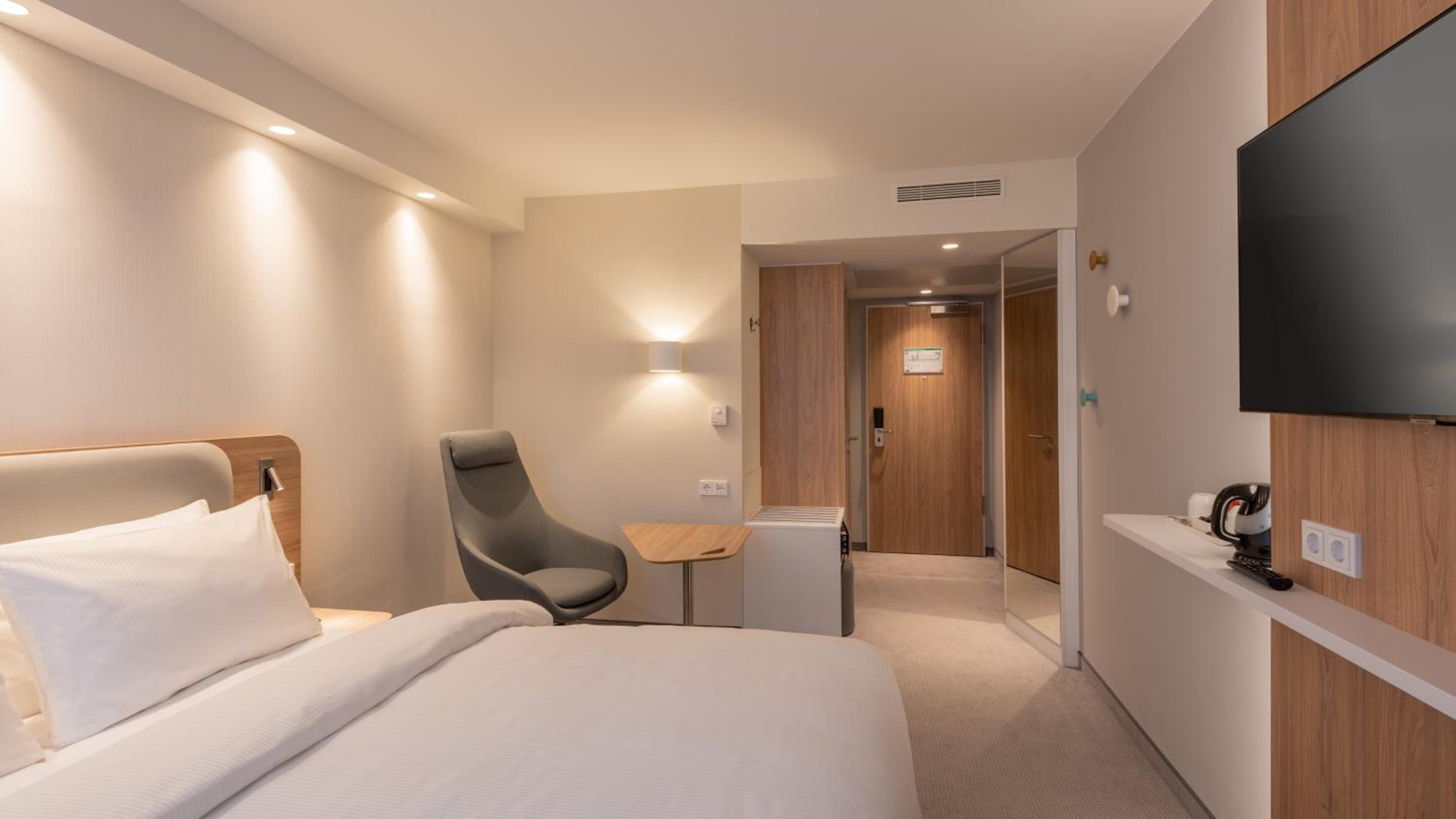Standard Queen Room - Photo 1