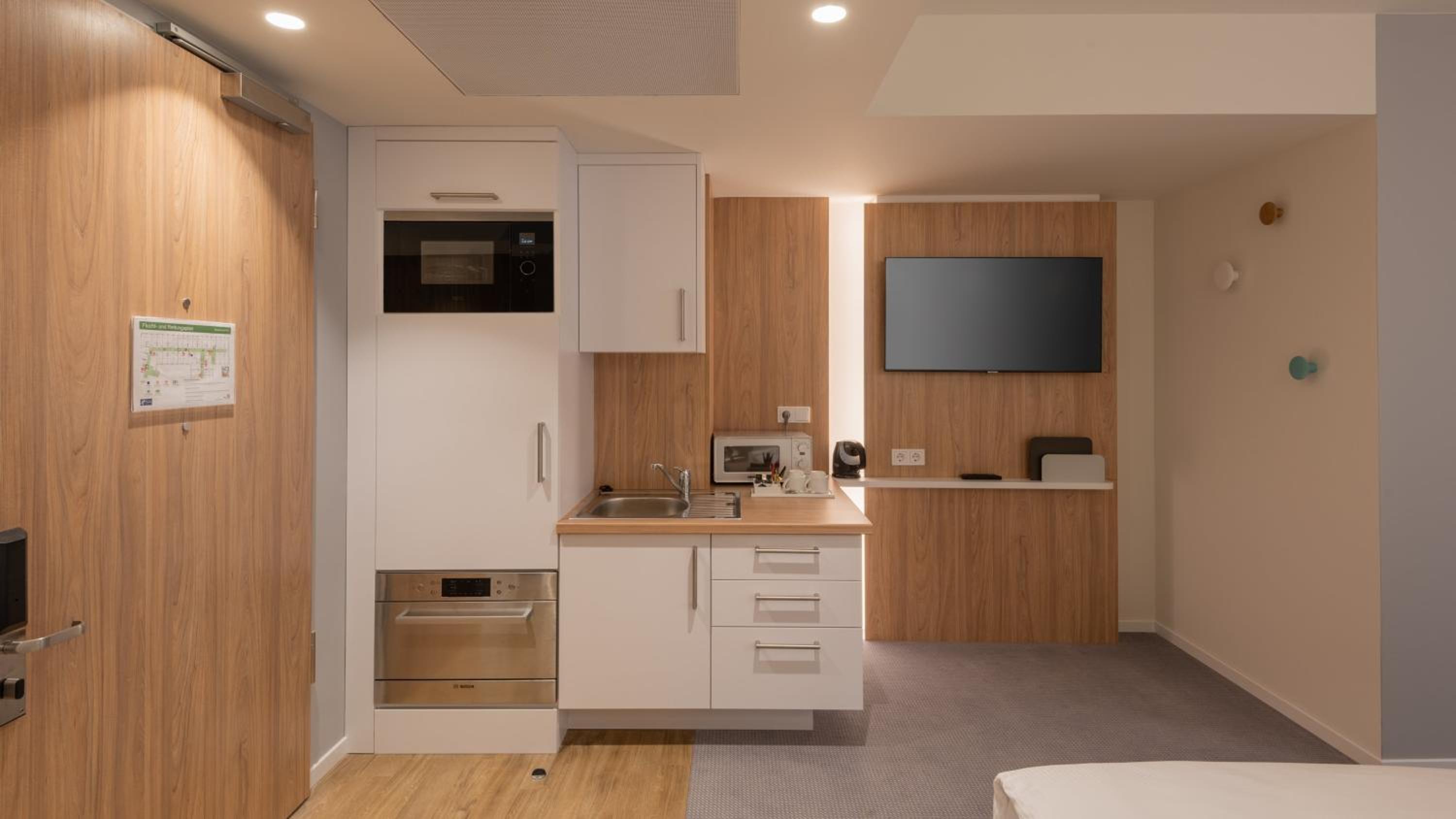 Queen Suite - Photo 2