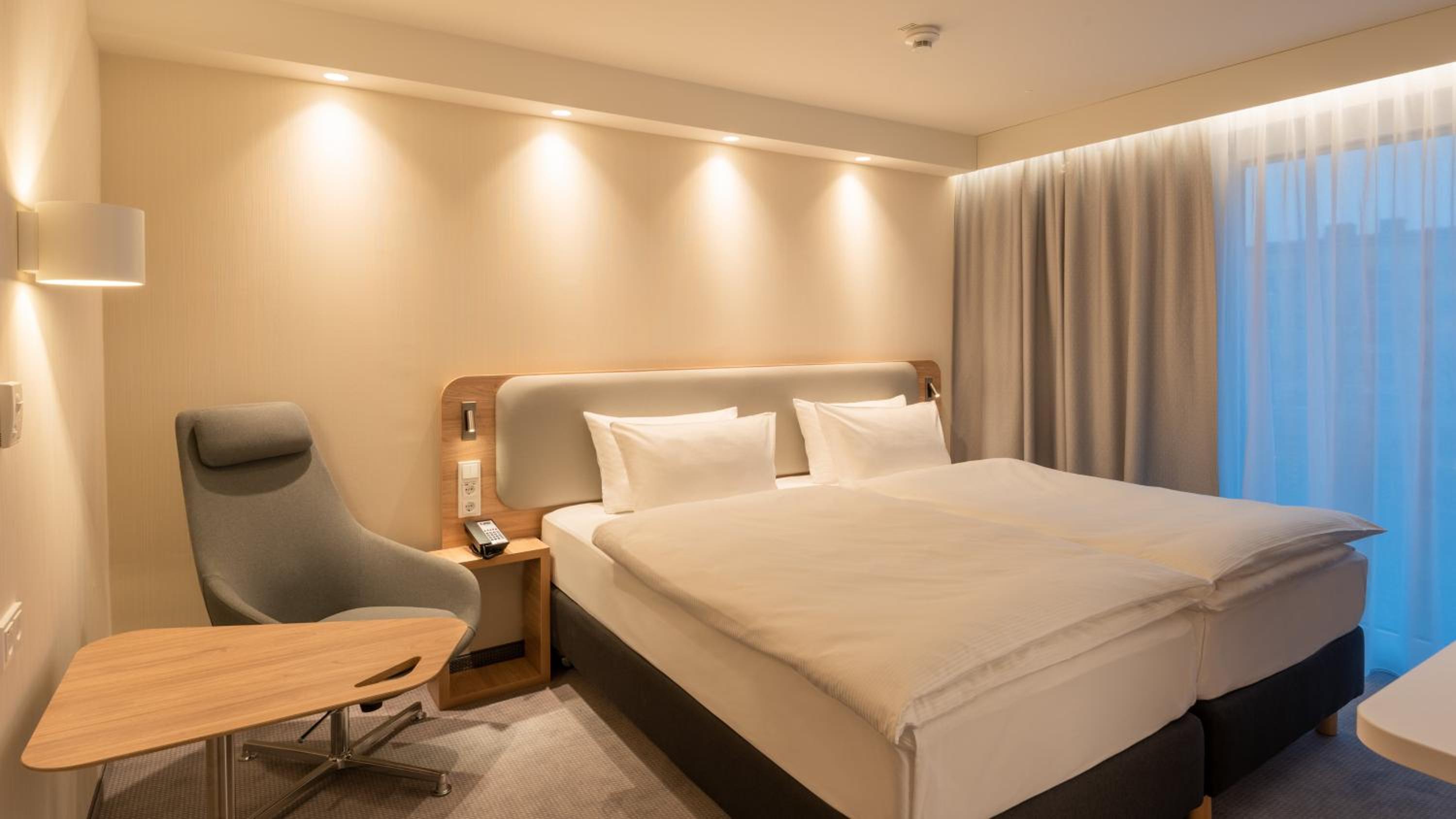 Standard Twin Room - Photo 2