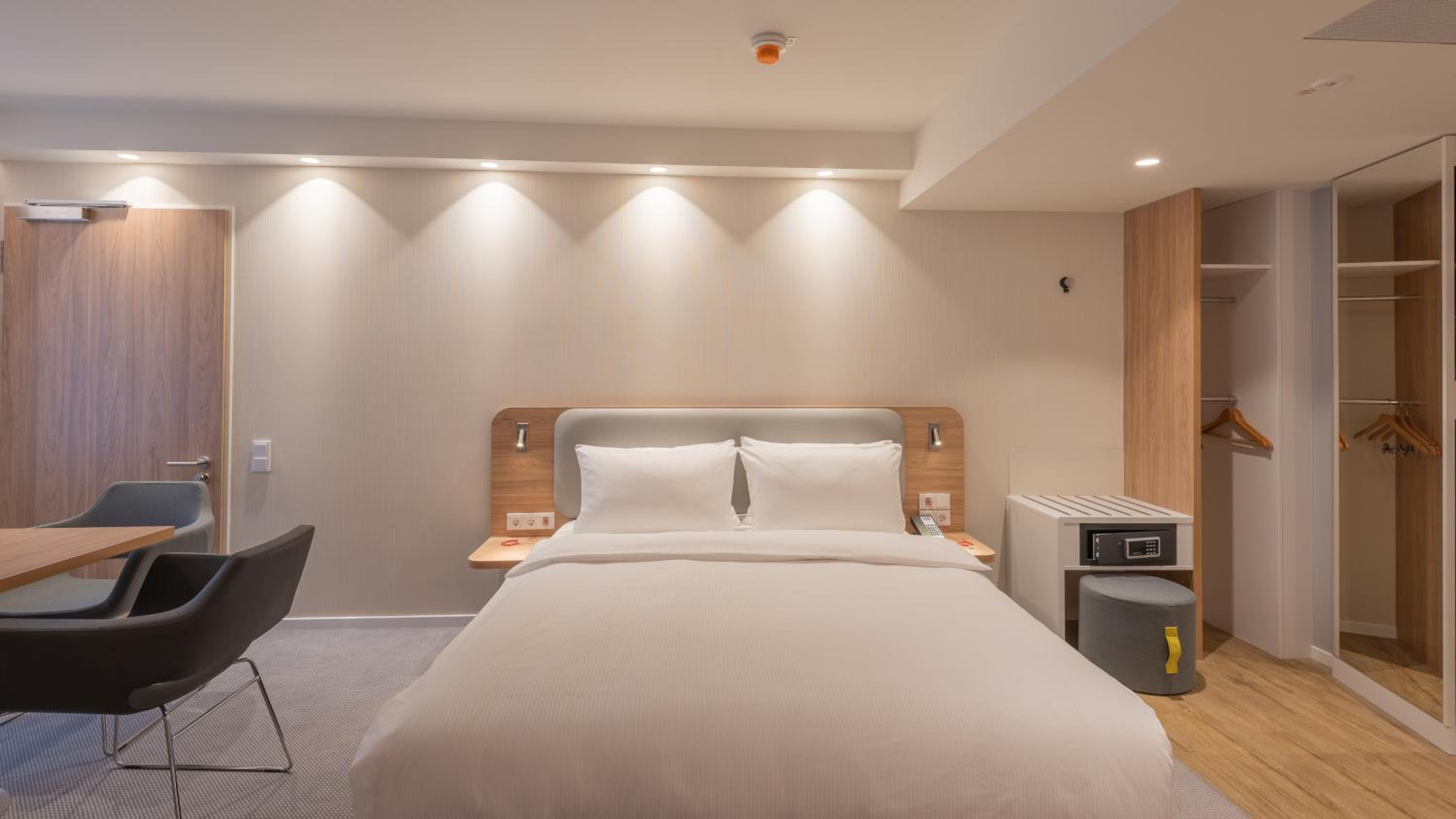 Standard Queen Room - Accessible - Photo 5