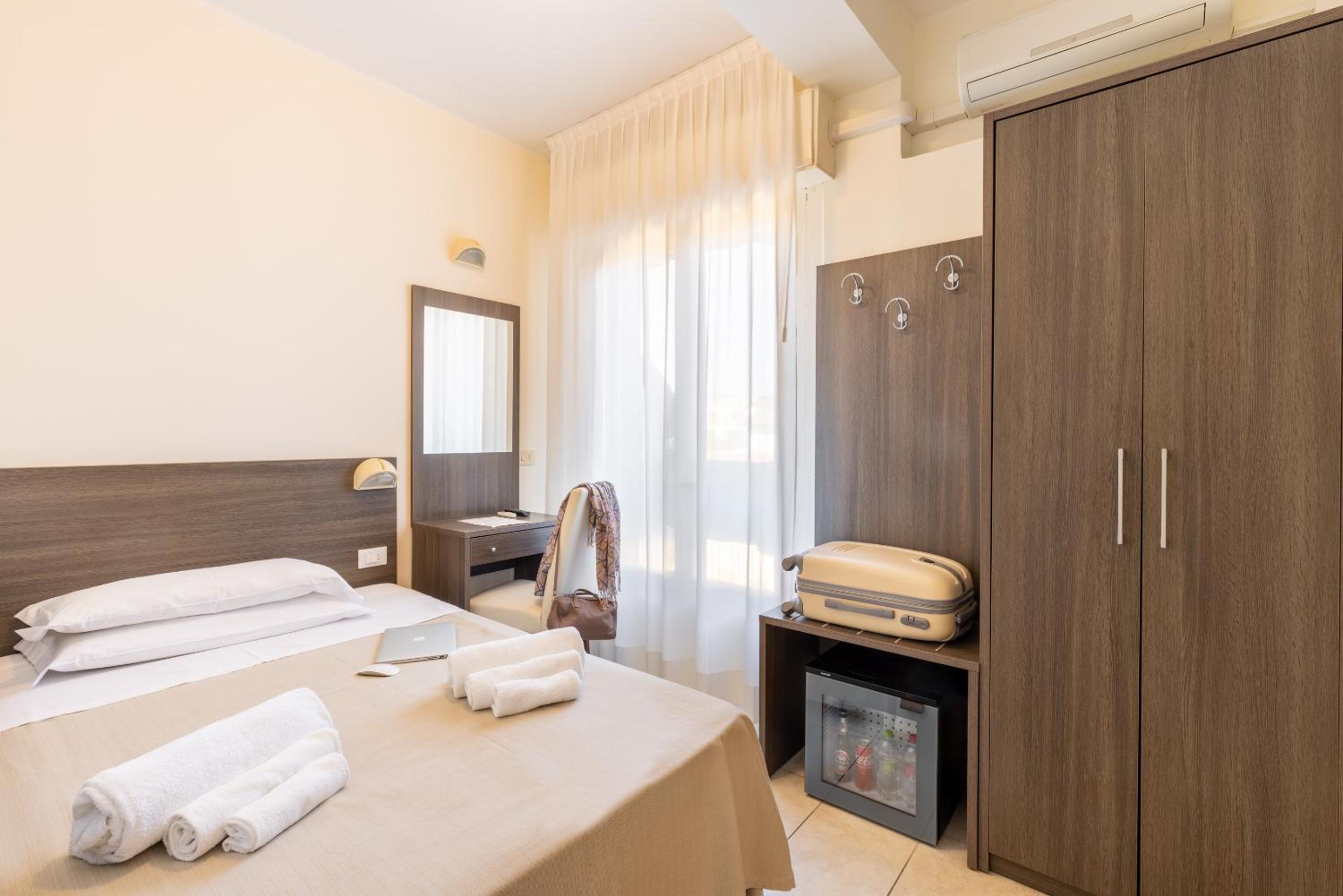 Double Room with French Bed photo 2
