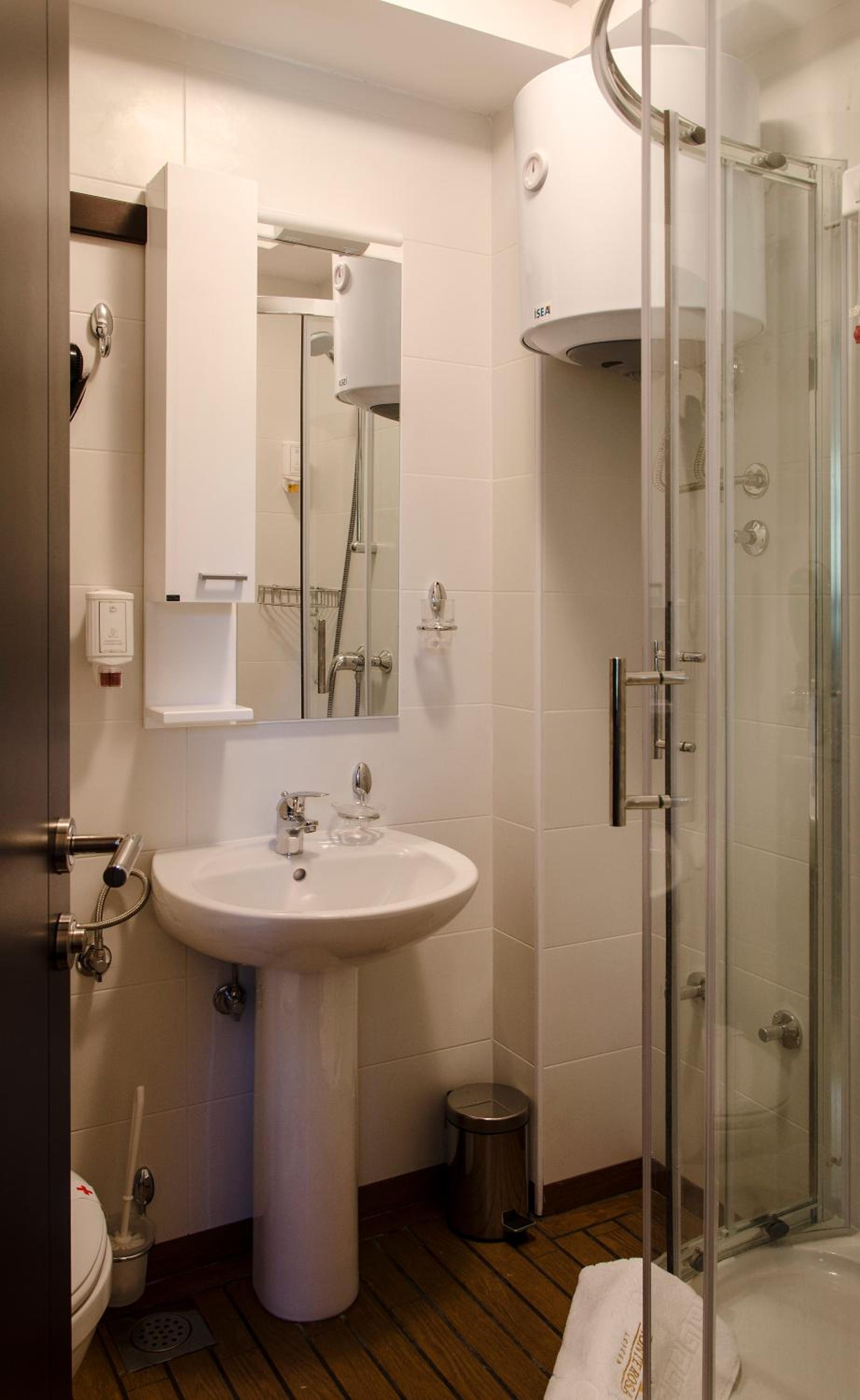 Double Room - Photo 4