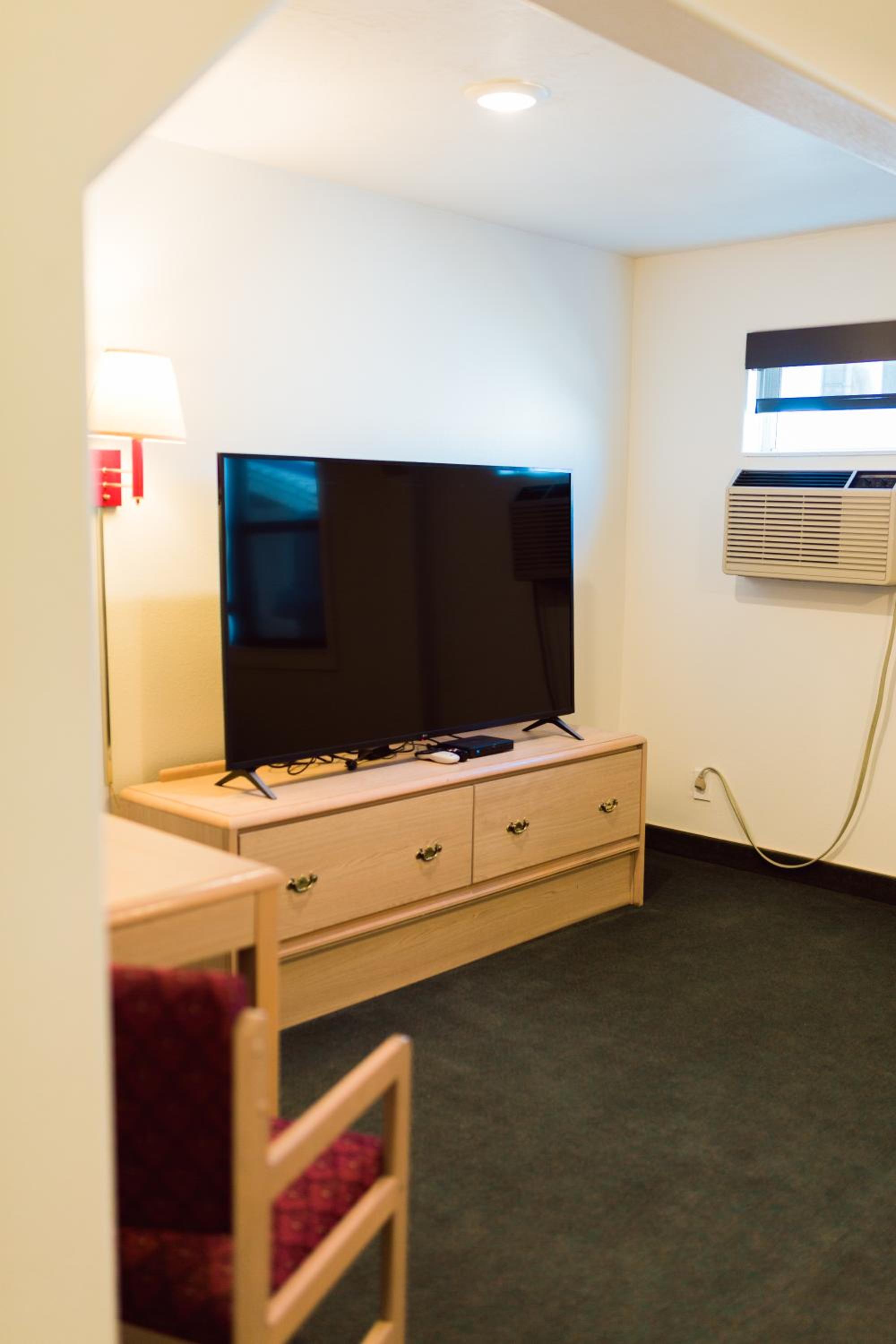 Standard Queen Room - Photo 7