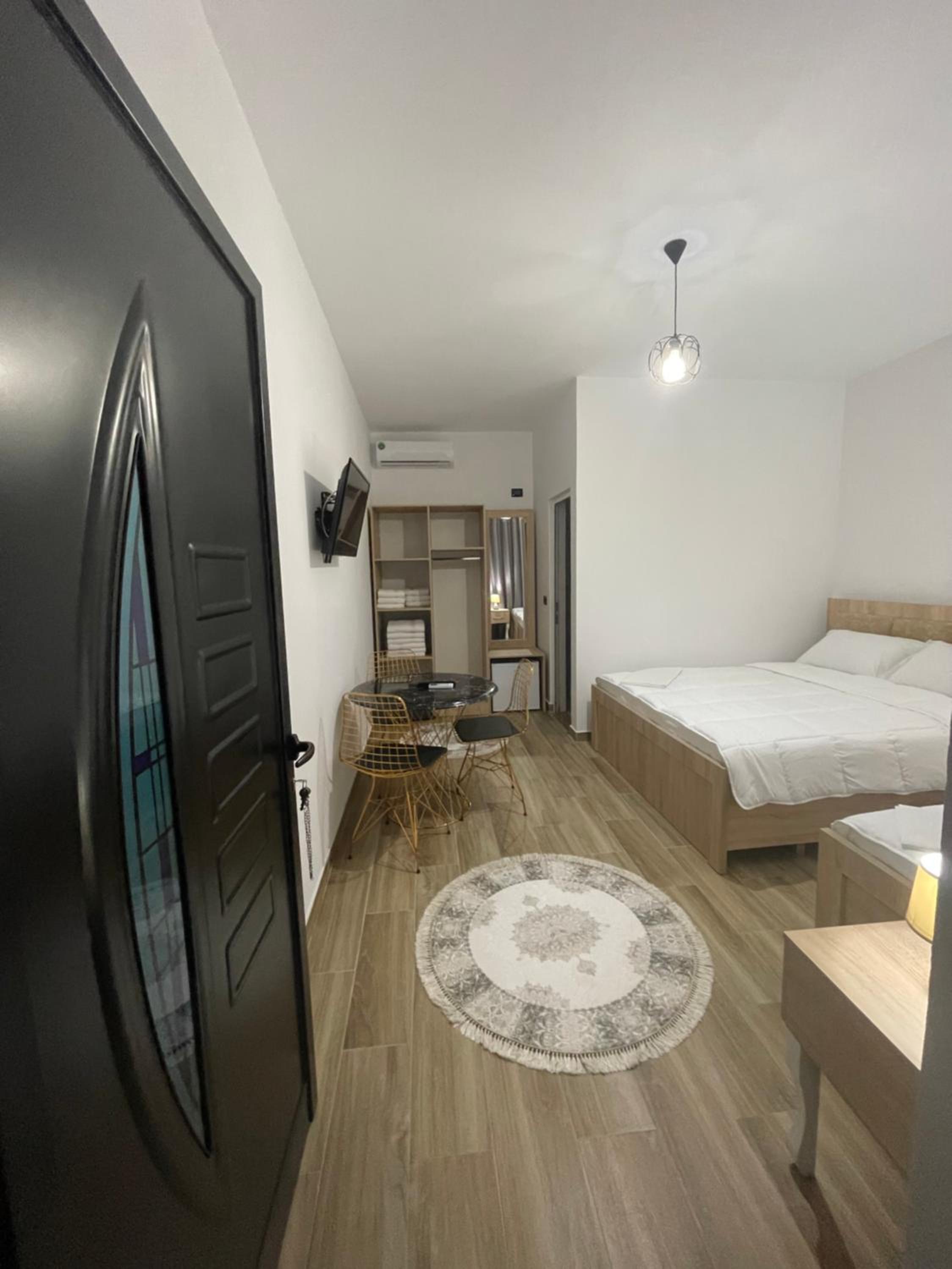 Deluxe Double or Twin Room with Lake View photo 3