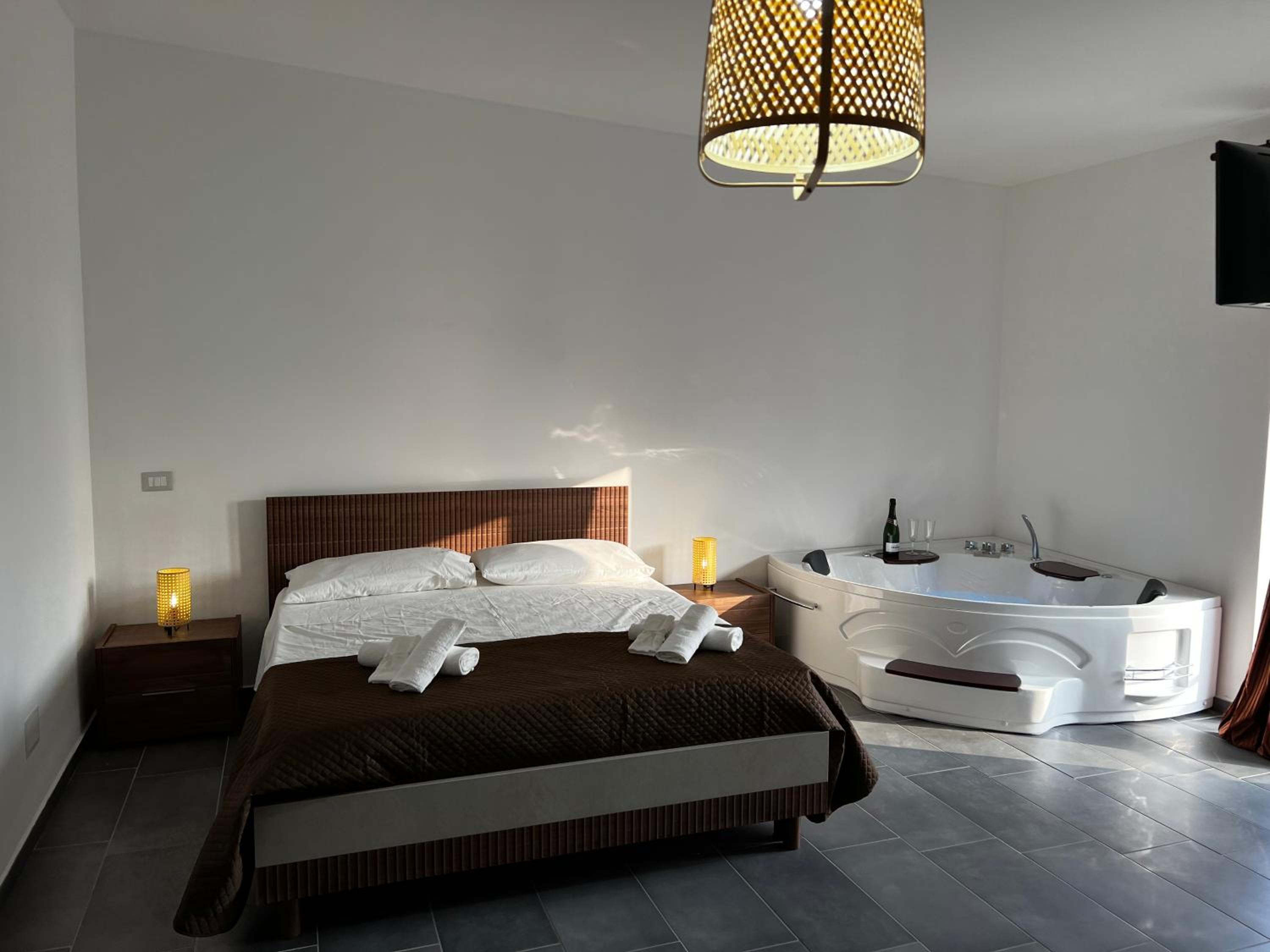 Deluxe Suite with Spa Bath photo 1