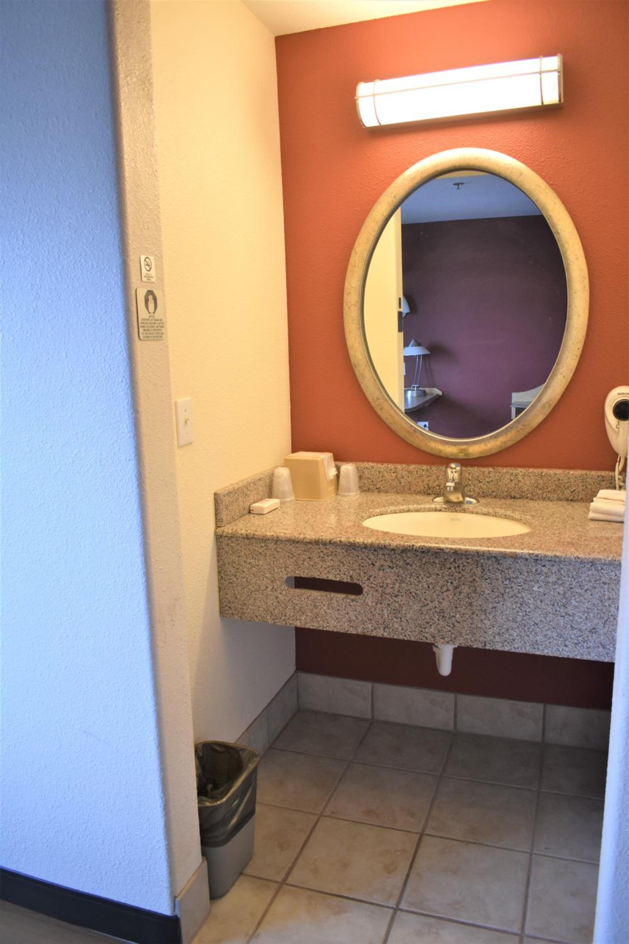 Double Room with Two Double Beds - Non-Smoking - Photo 4
