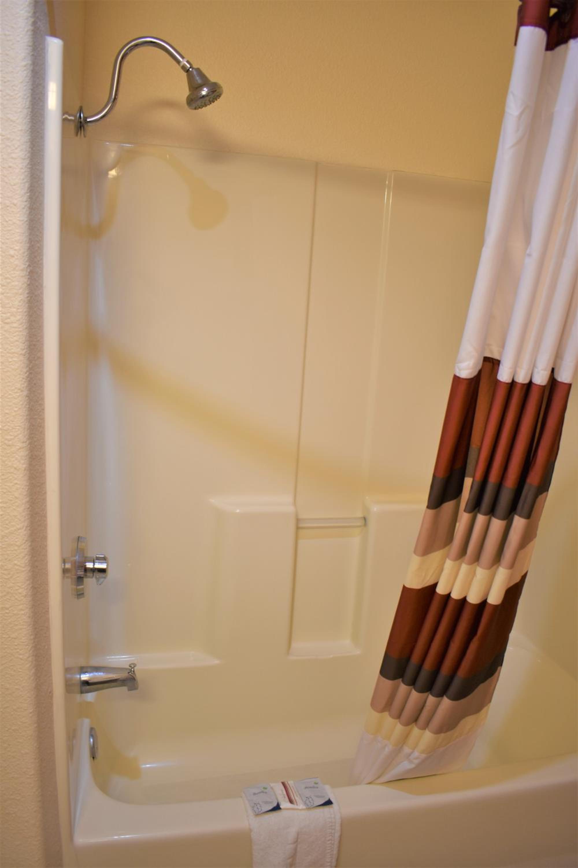 King Room - Non-Smoking - Photo 5