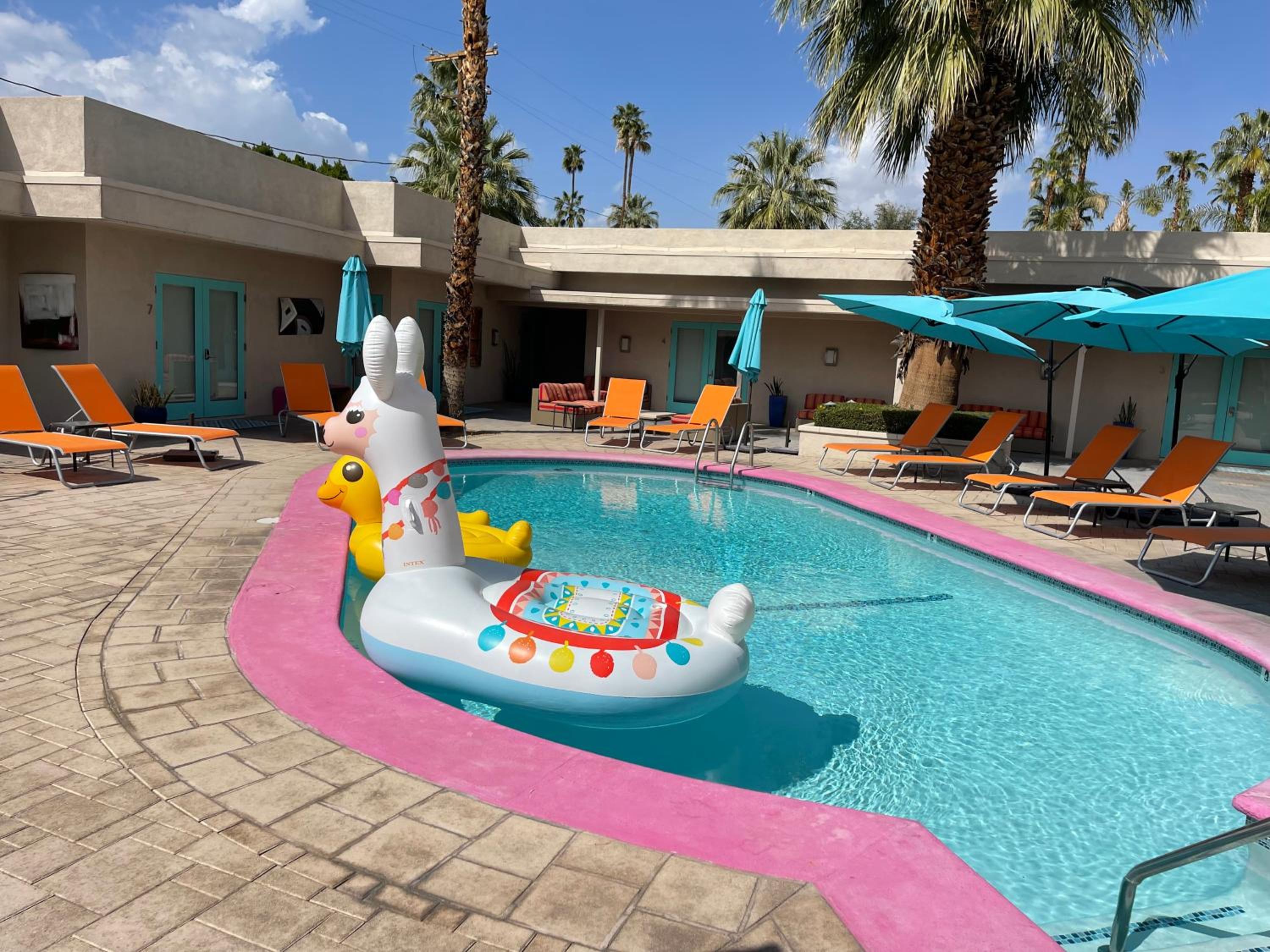 King Suite with Pool View photo 3