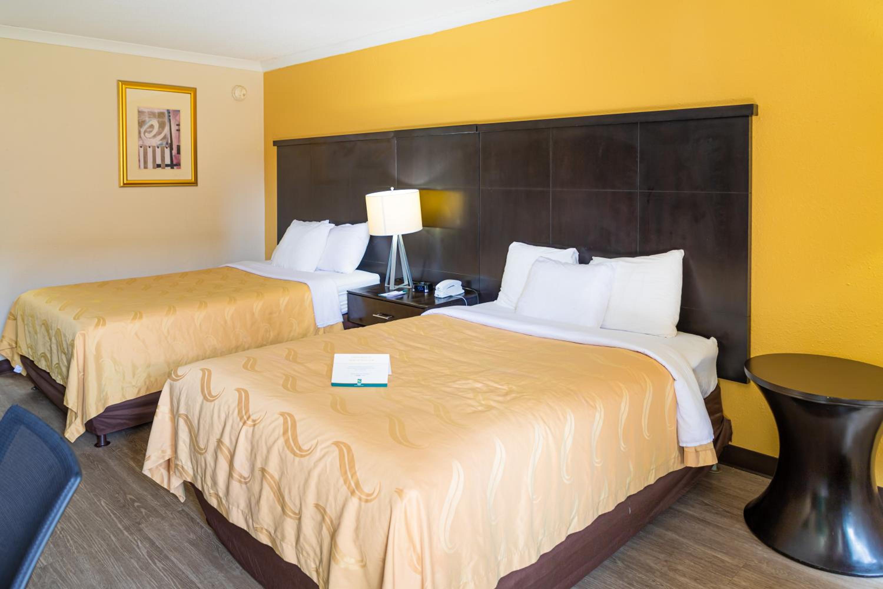 Double Room with Two Double Beds - Smoking - Photo 1