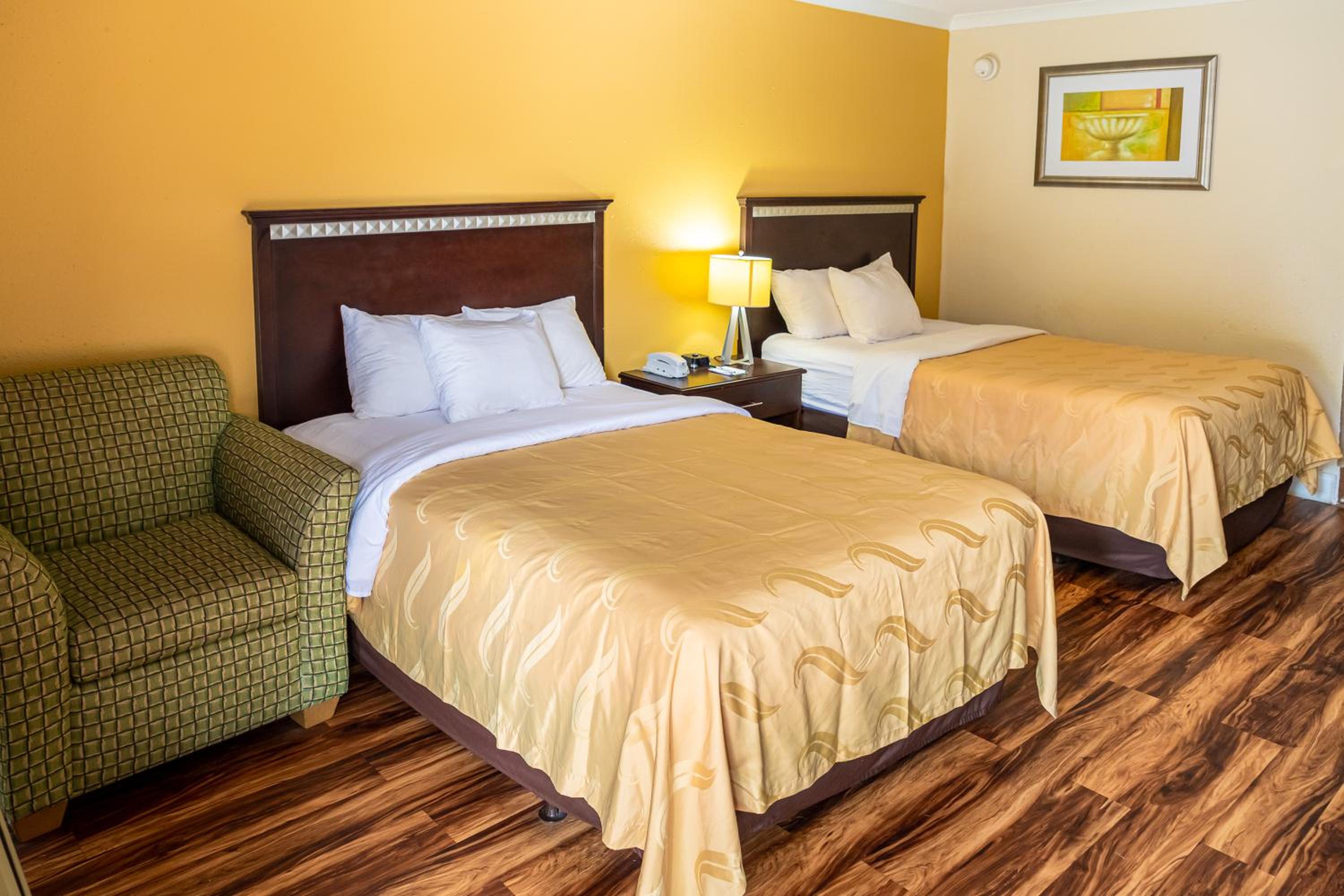 Double Room with Two Double Beds - Smoking - Photo 13
