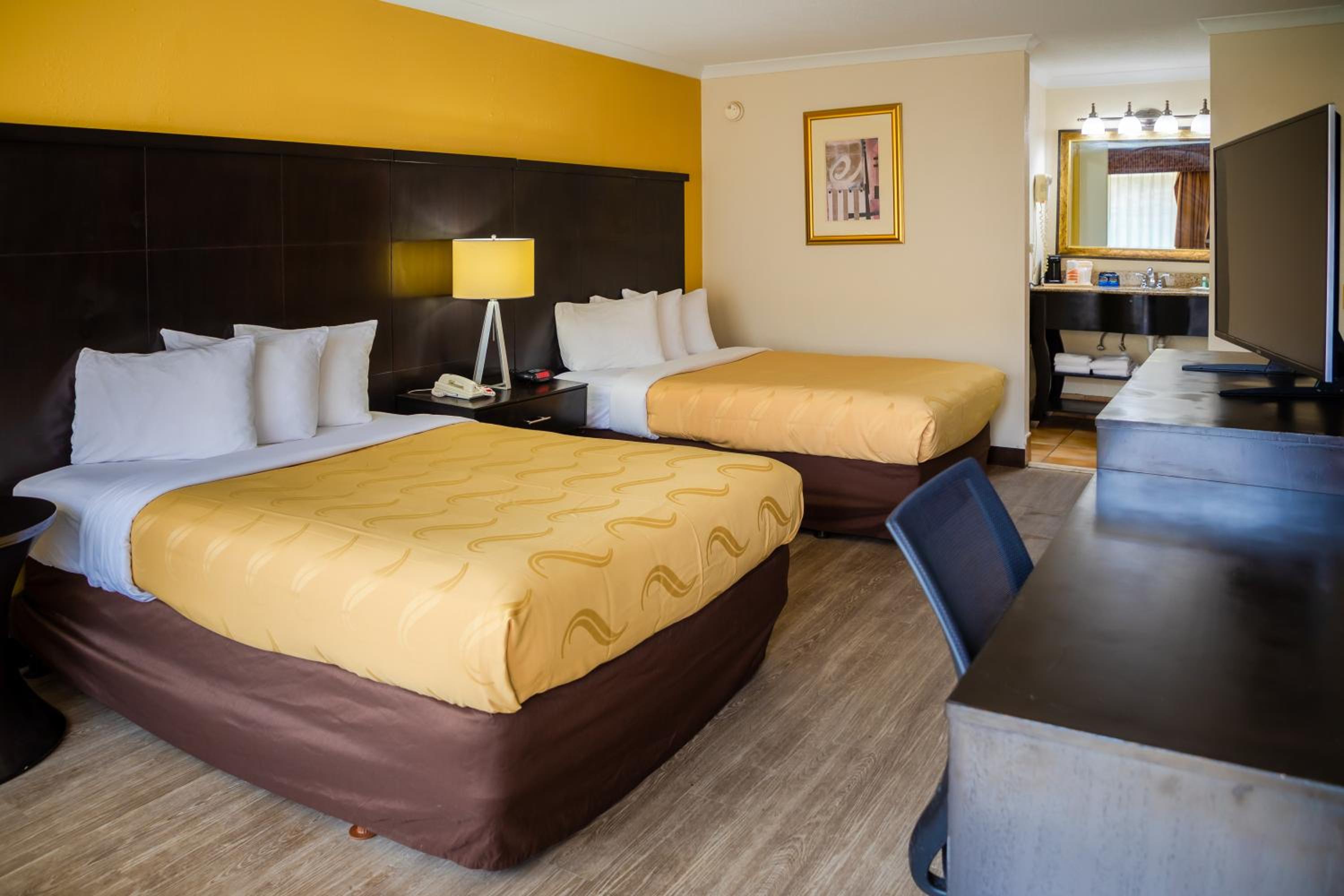 Double Room with Two Double Beds - Smoking - Photo 12