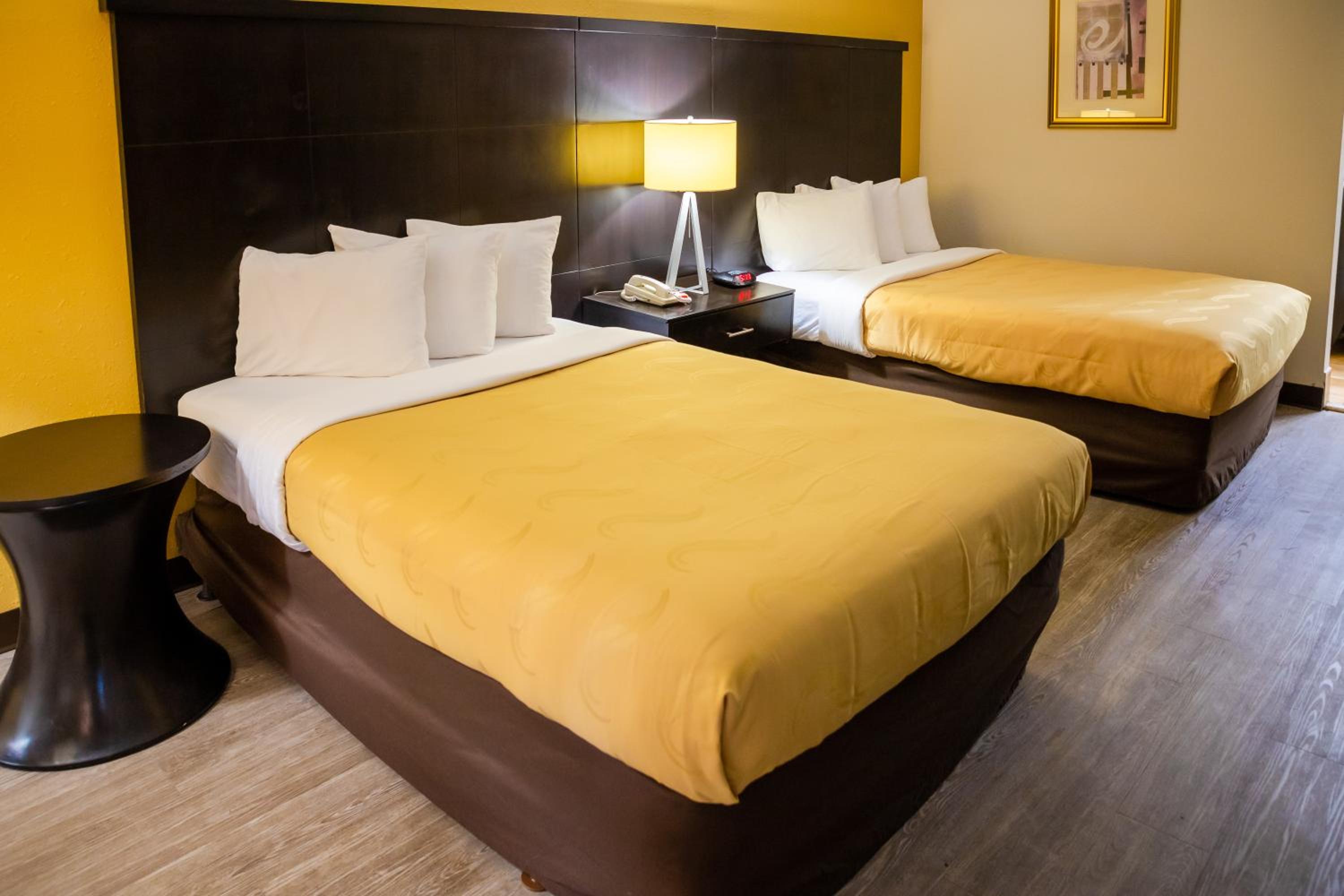 Double Room with Two Double Beds - Smoking - Photo 3