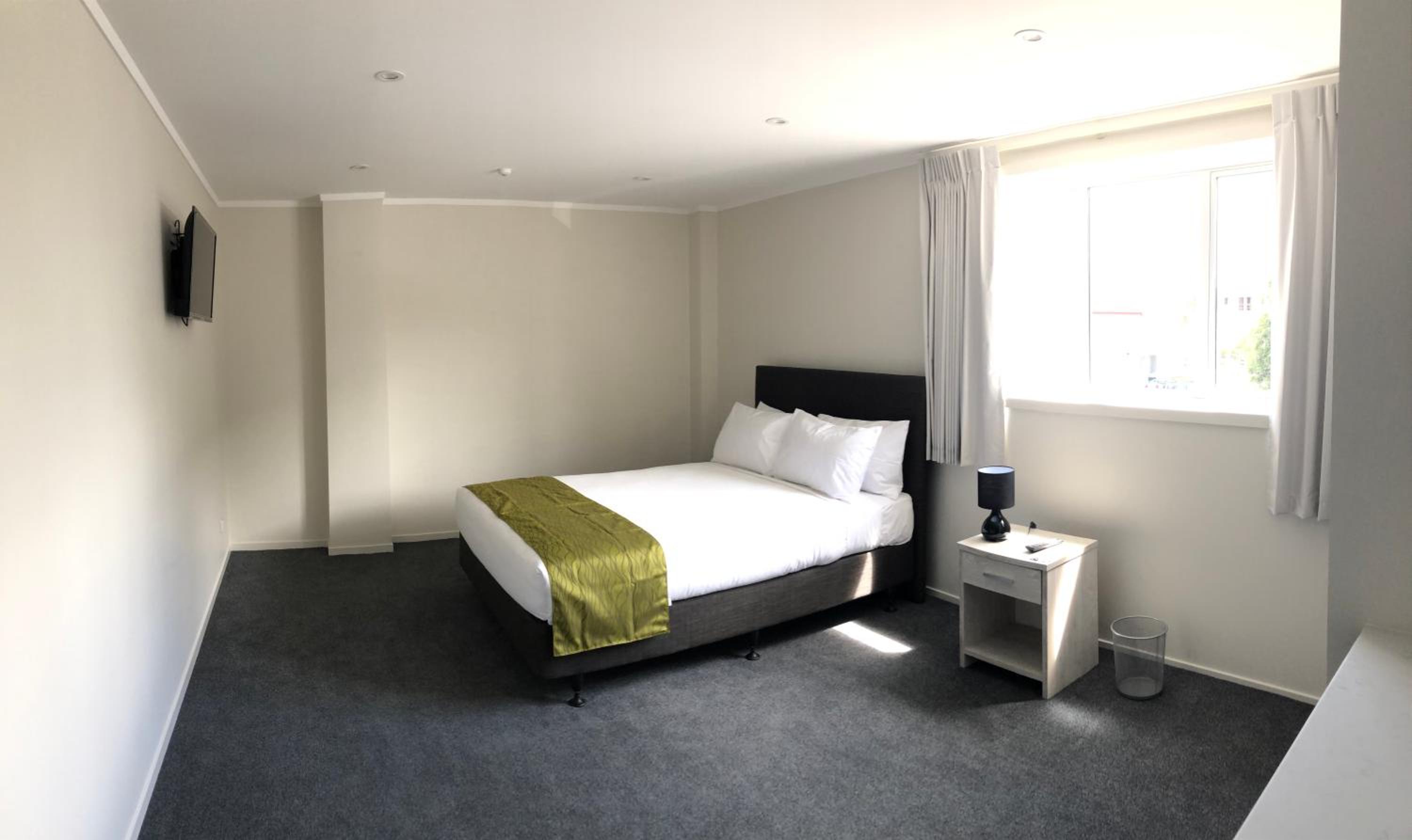 Deluxe Queen Room - Photo 8