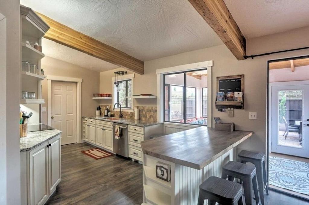 Three-Bedroom House - Photo 11