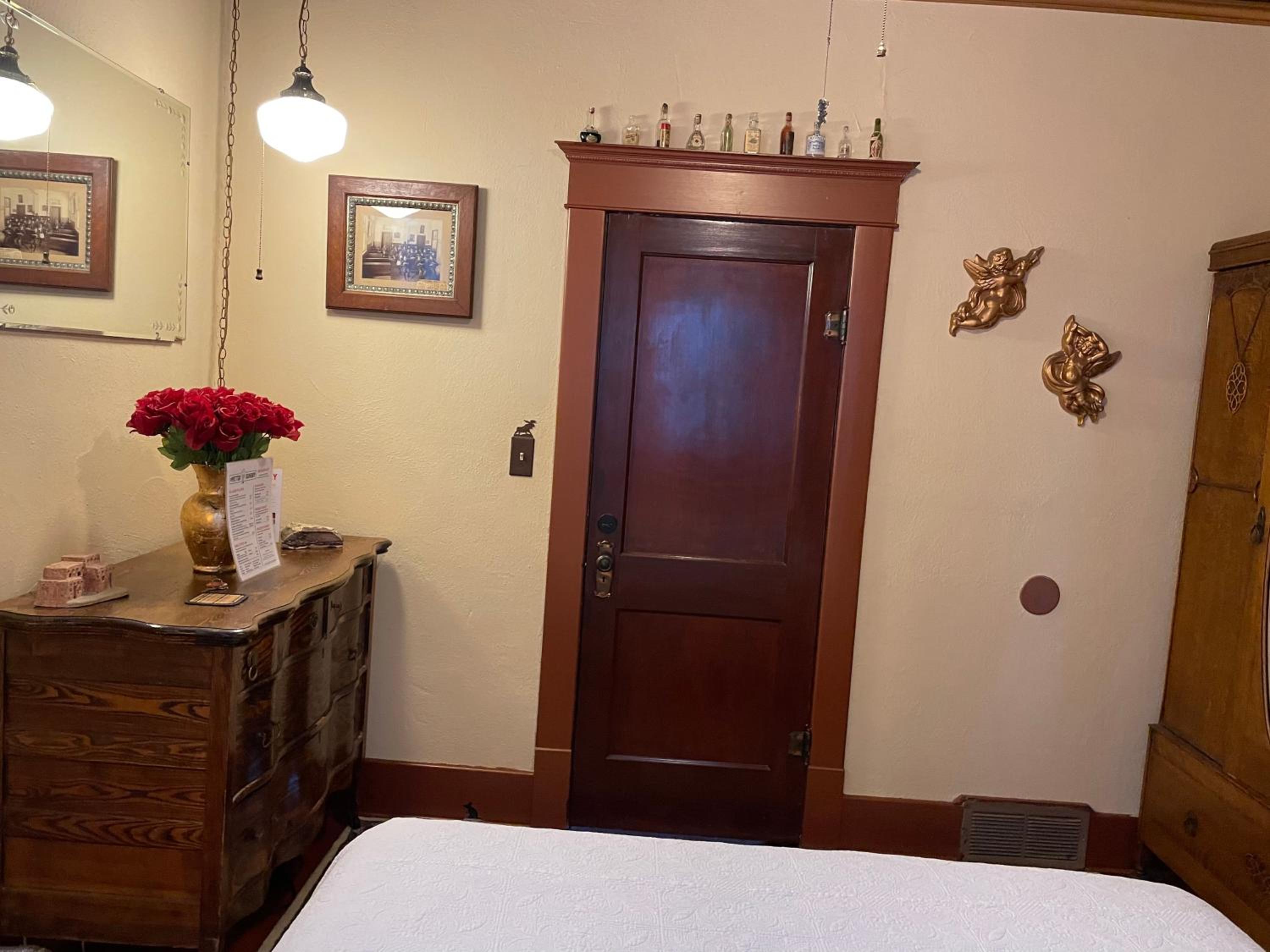 Deluxe Queen Room photo 3