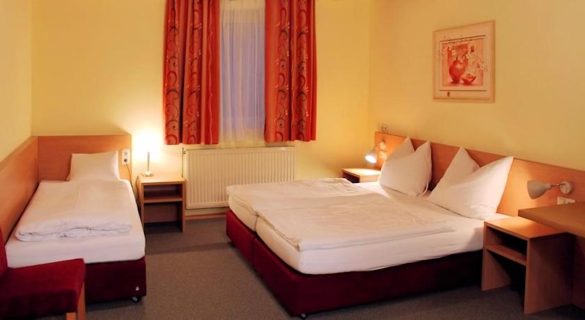 Small Double Room photo 1