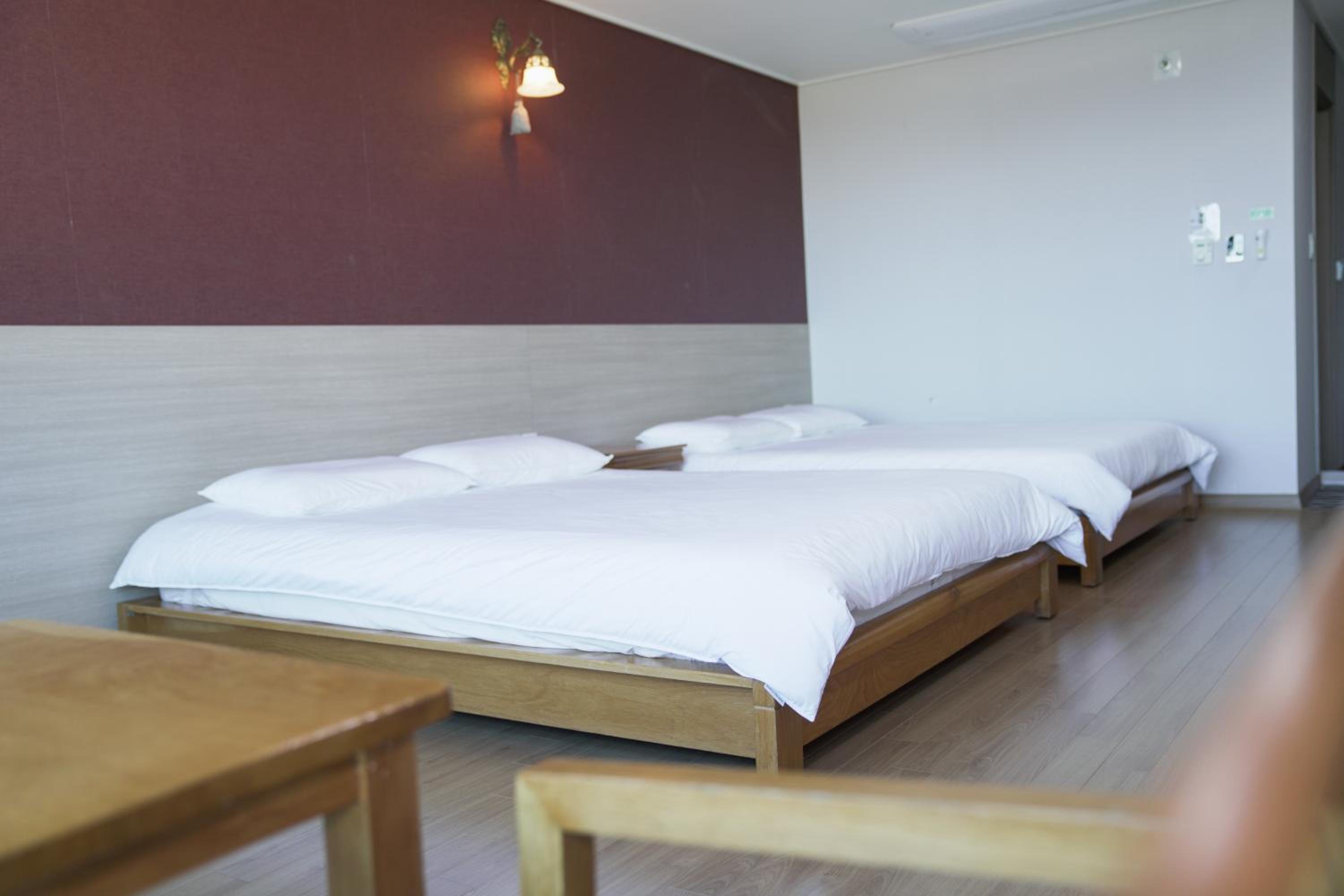 Standard Twin Room - Photo 3