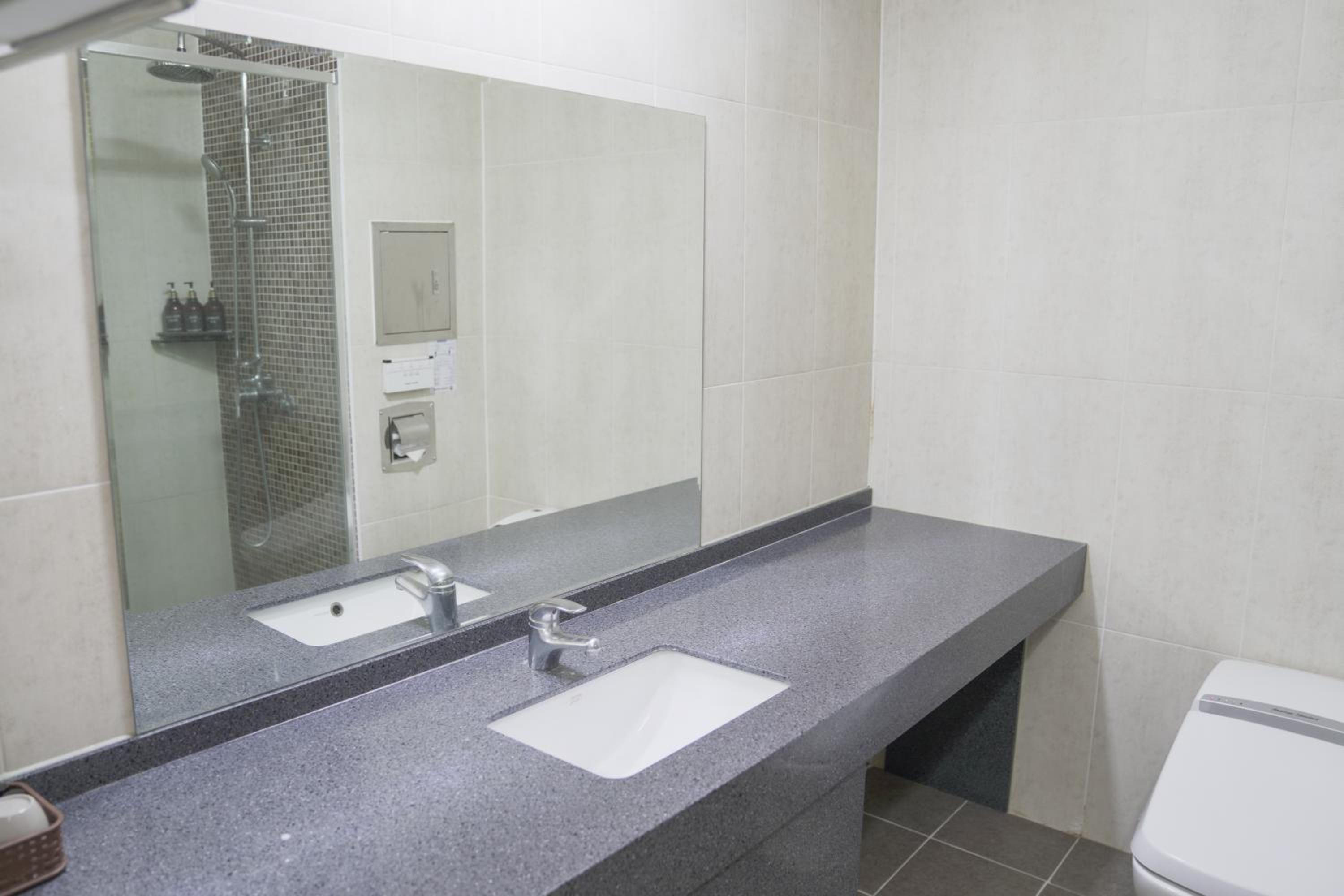 Standard Twin Room - Photo 4