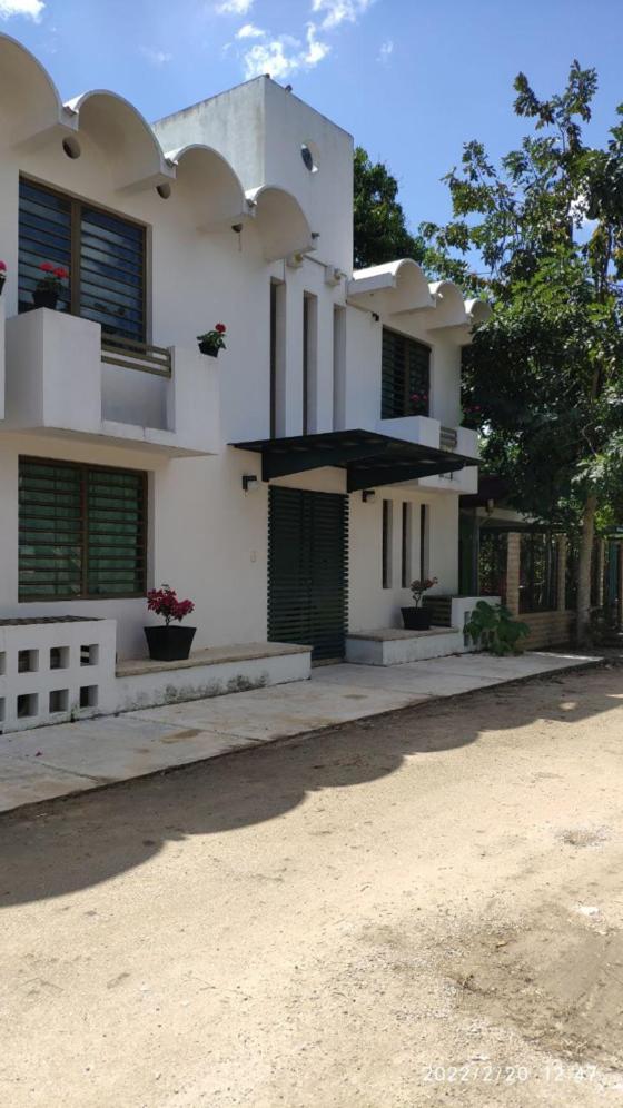 One-Bedroom Apartment - Photo 2