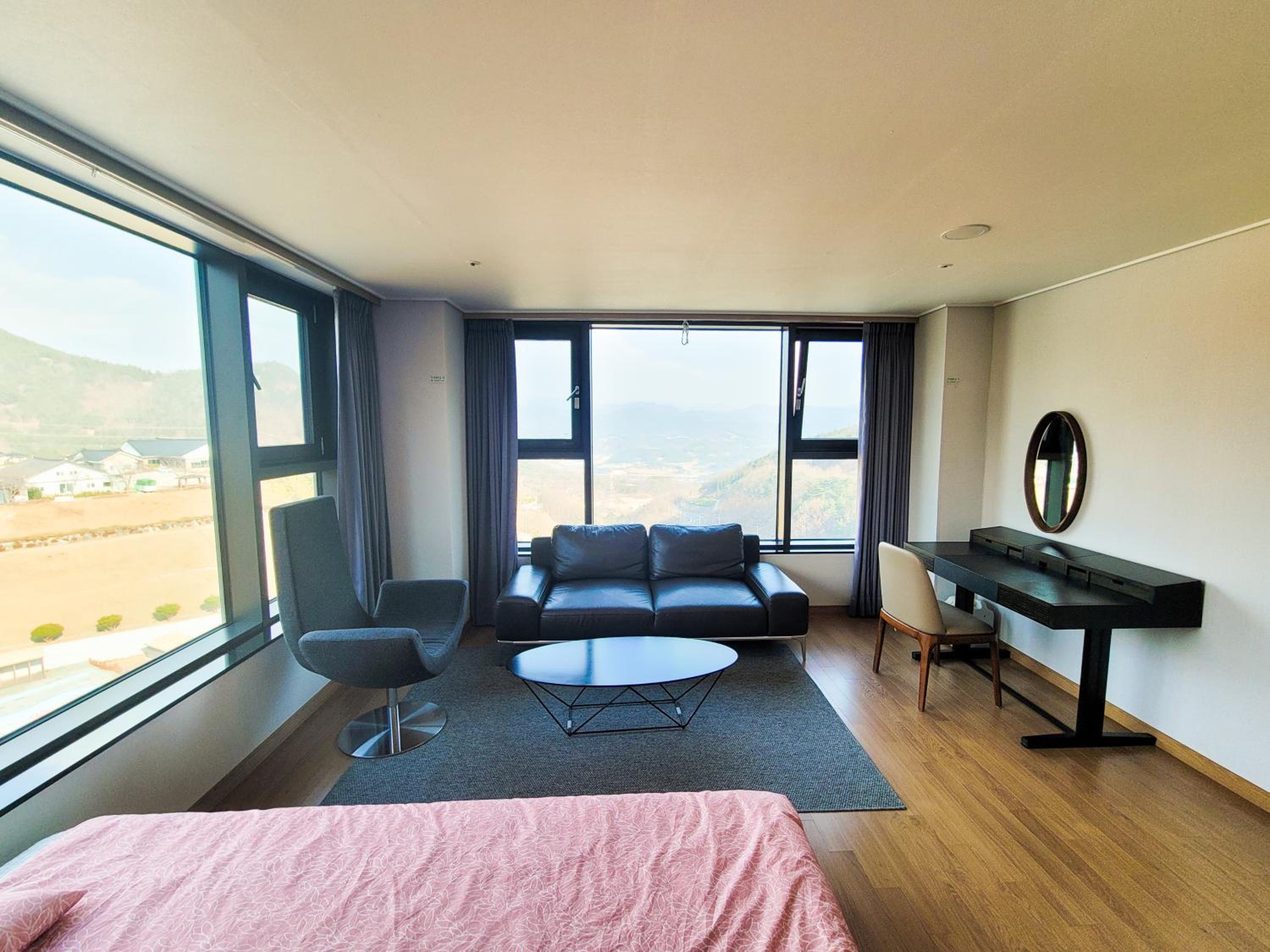 Deluxe Twin Room - Photo 2