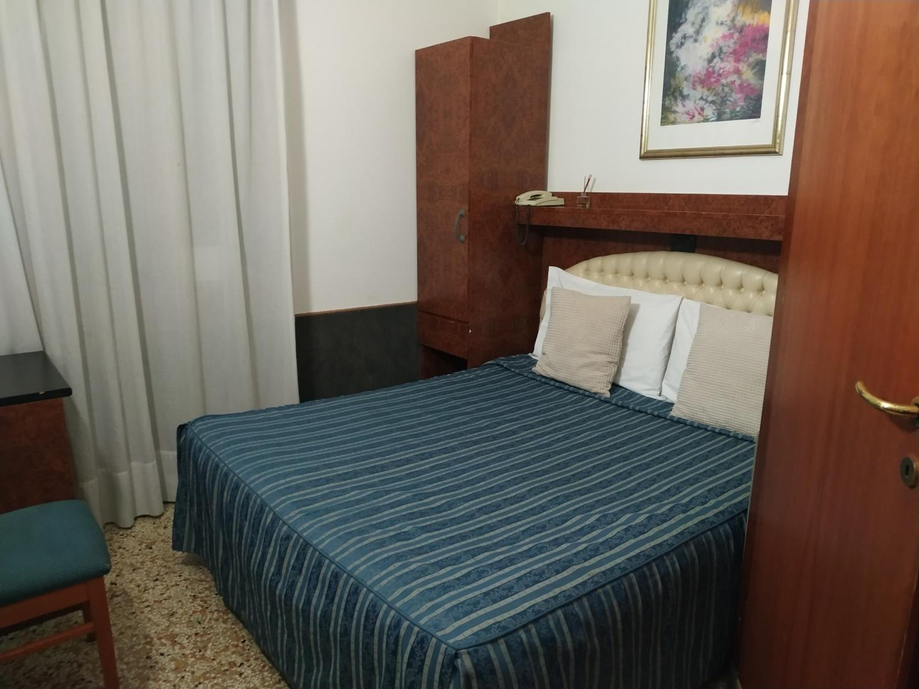 Small Double Room photo 2