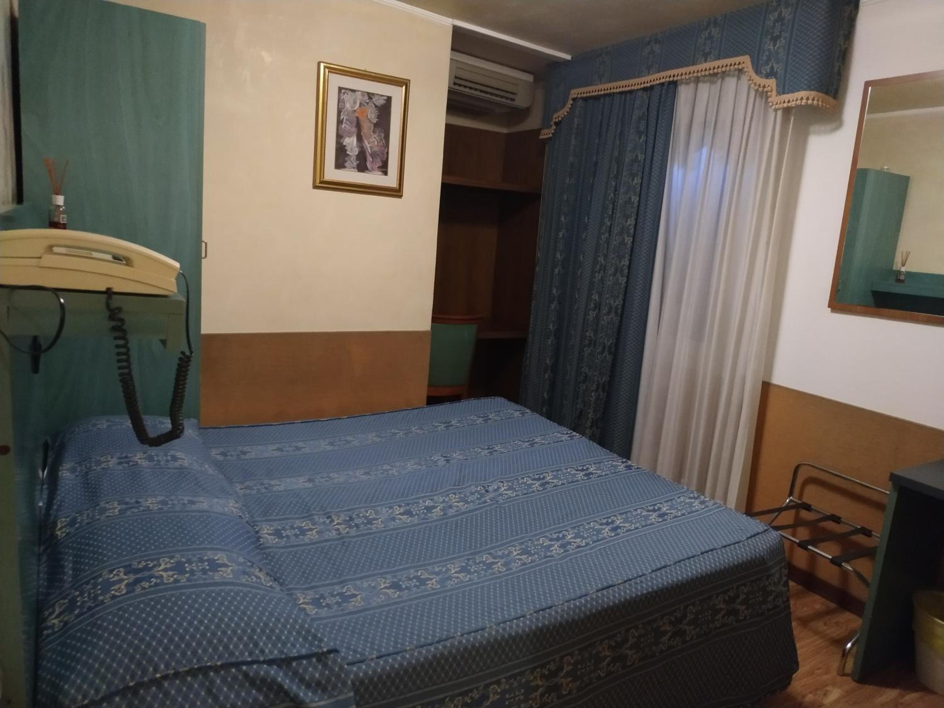 Small Double Room photo 1