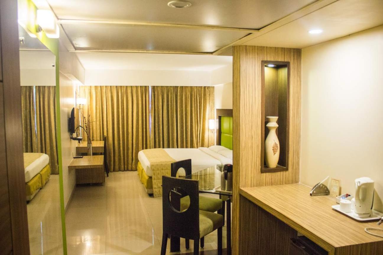 Deluxe Family Room - Photo 1