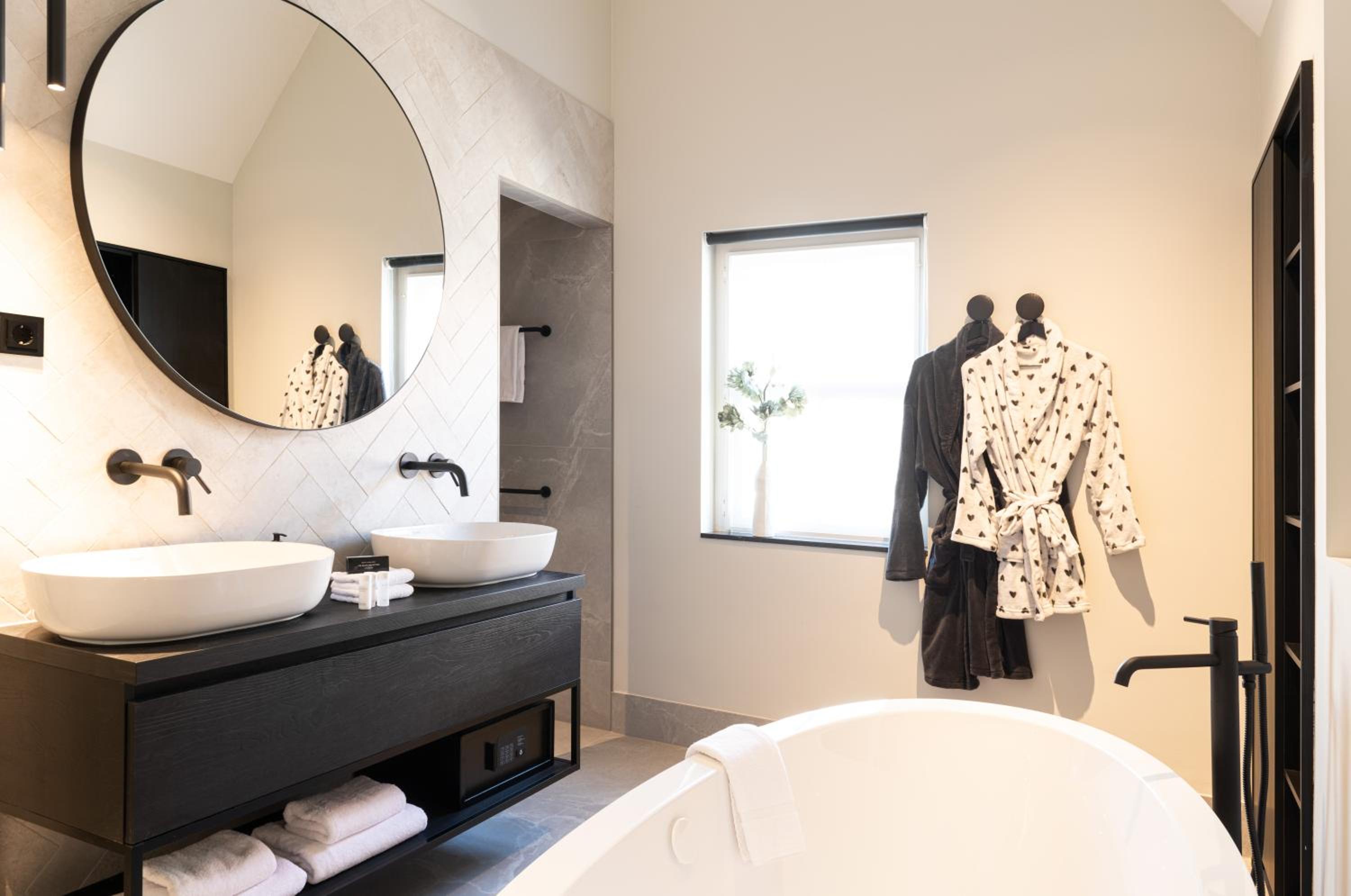 Suite with Balcony - Photo 8