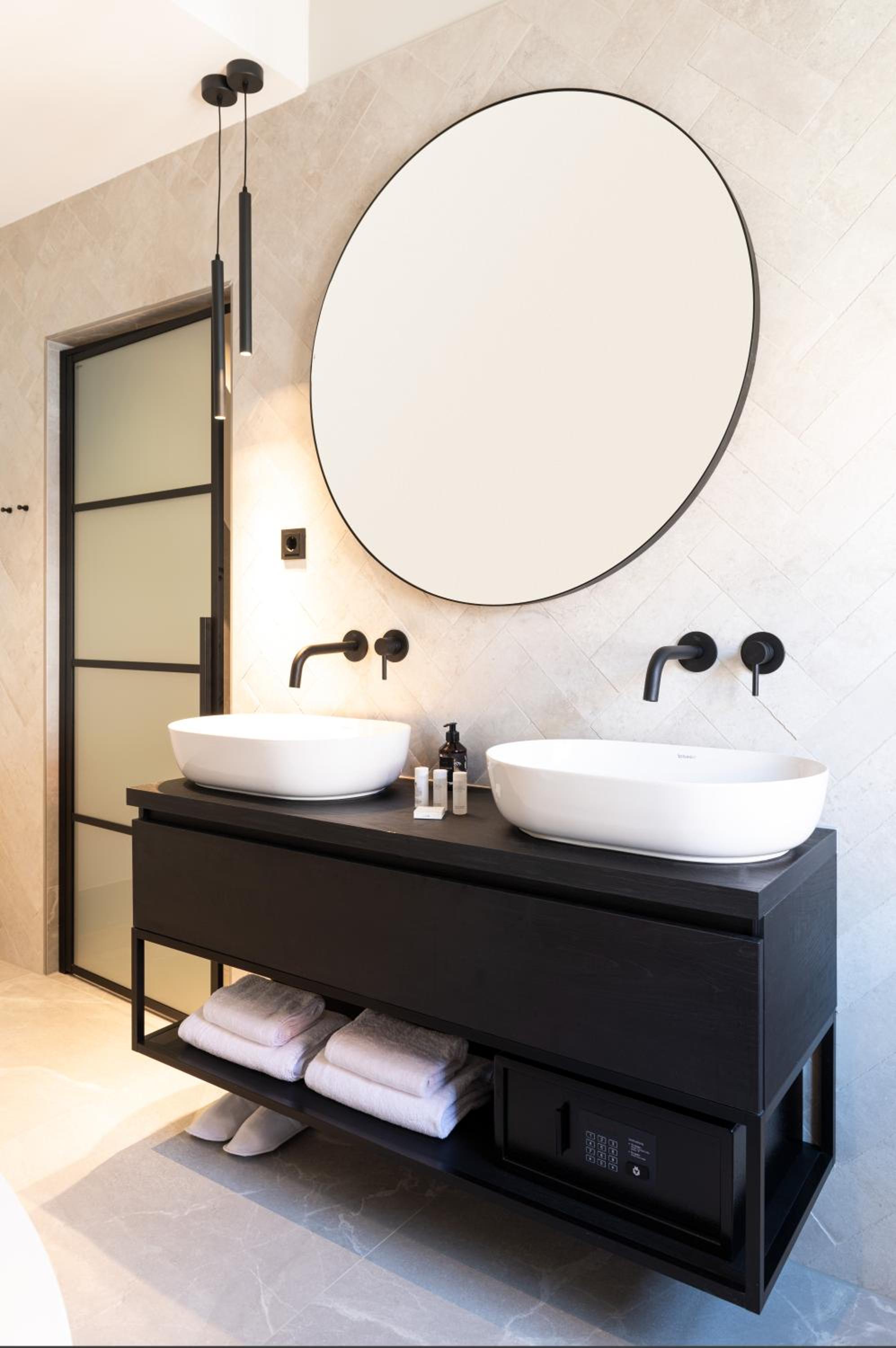 Suite with Balcony - Photo 10