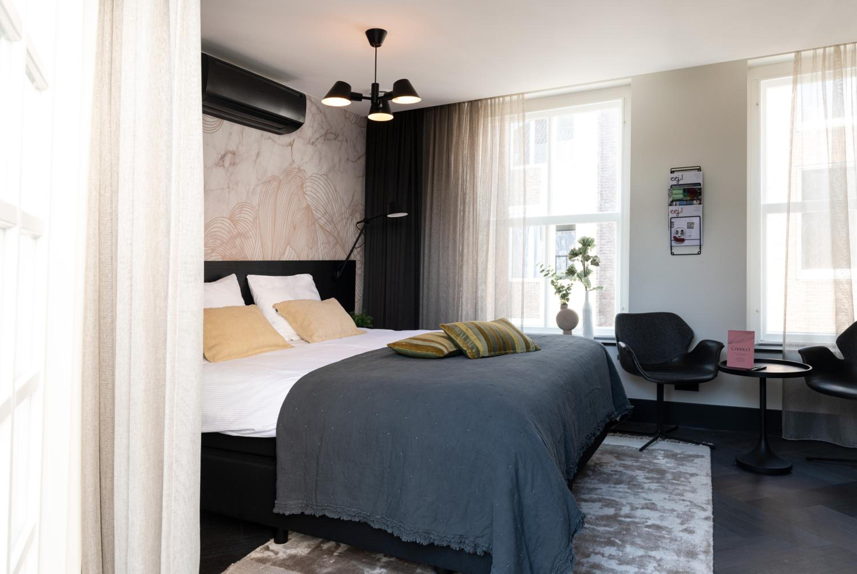 Suite with Balcony - Photo 6
