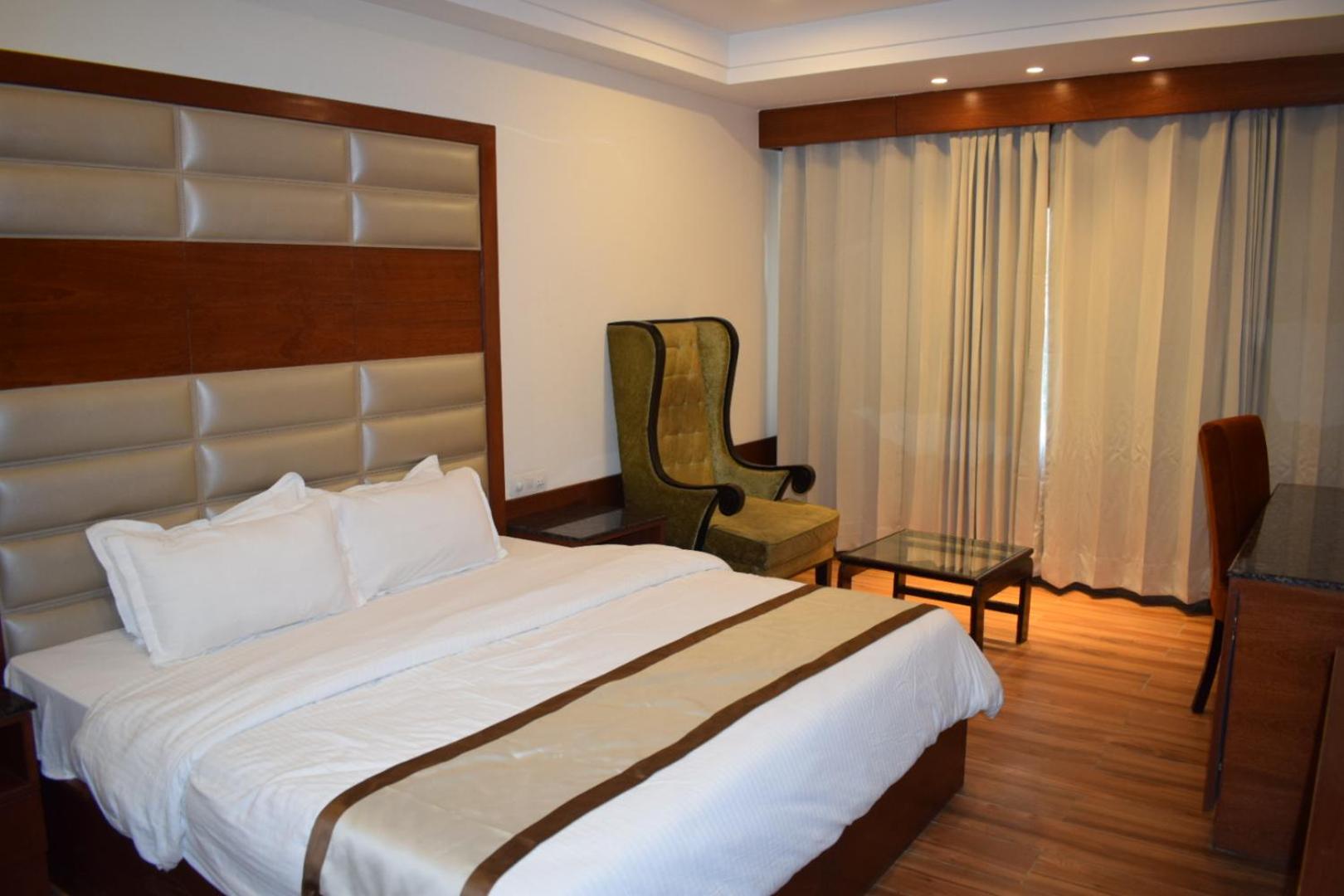 Royal Executive Suite with Garden View photo 2