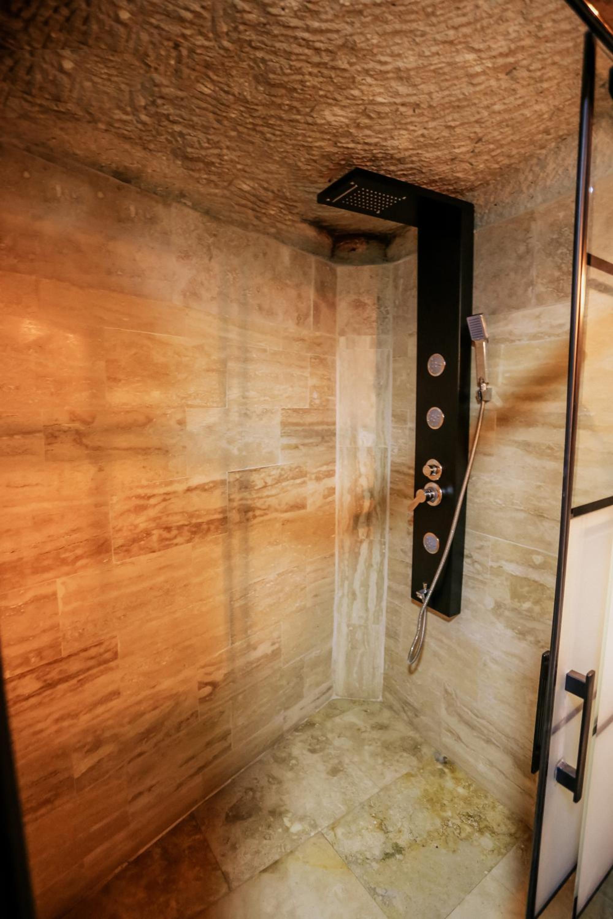Superior Quadruple Room - Photo 10