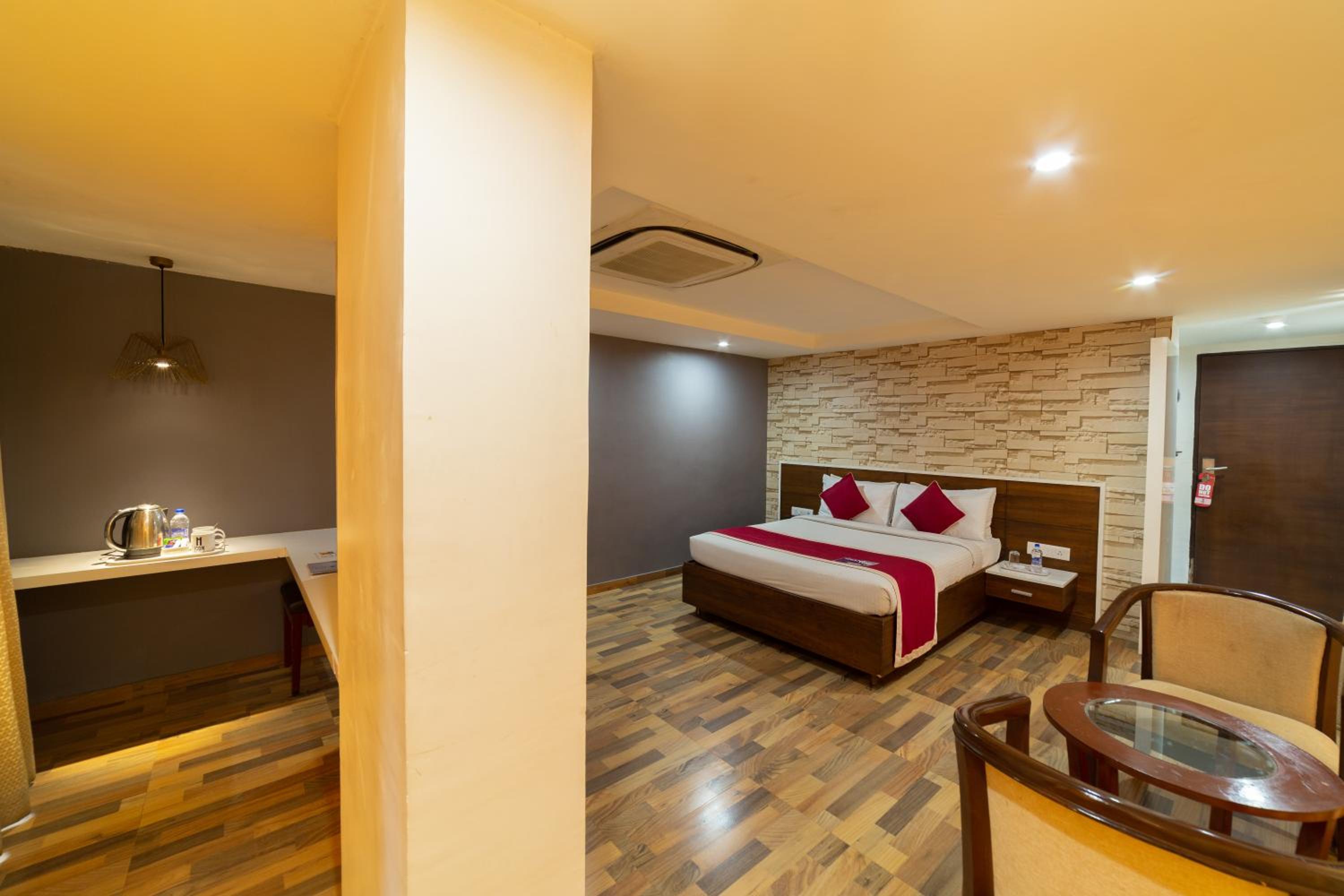 Executive Room - Photo 8