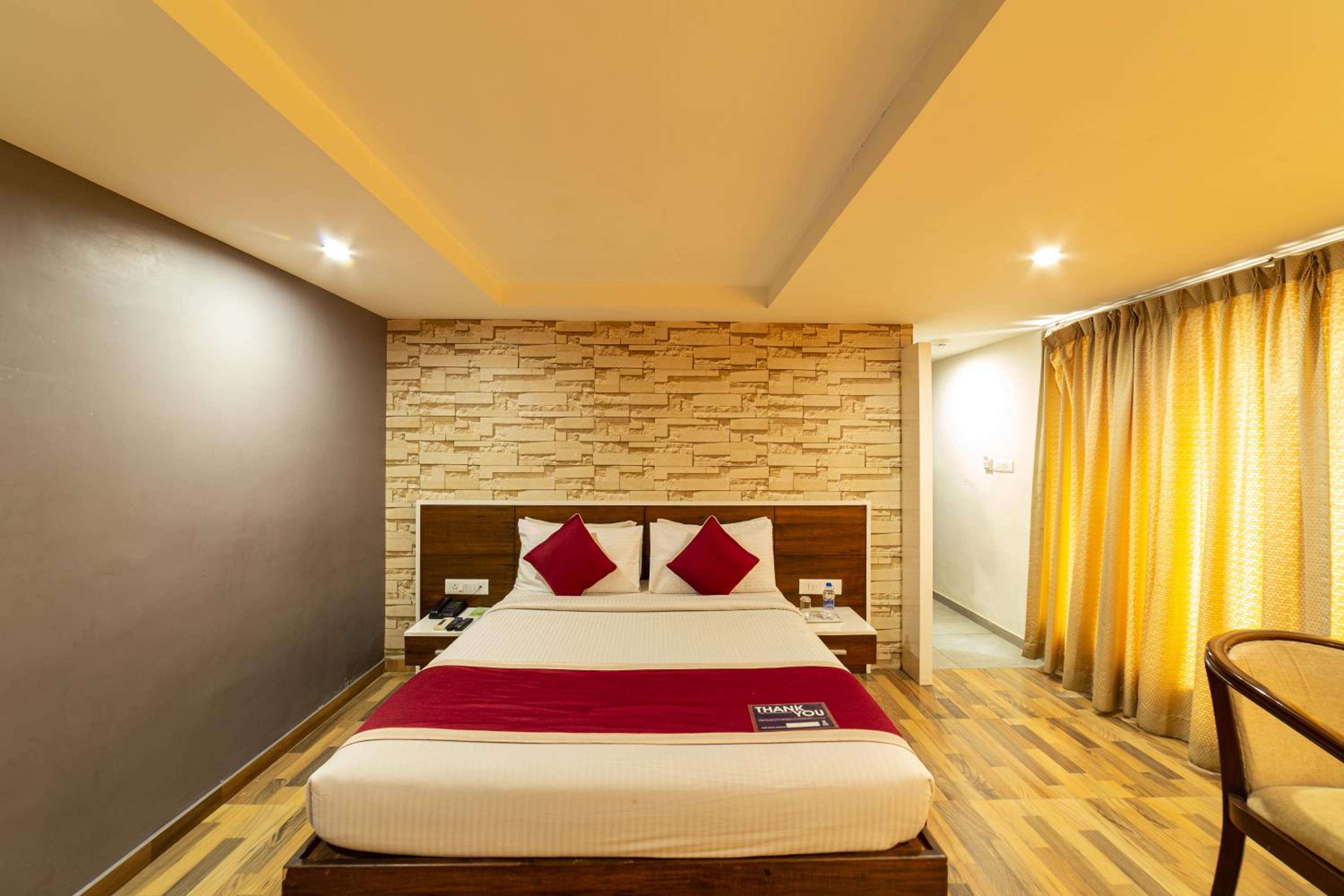 Executive Room - Photo 9