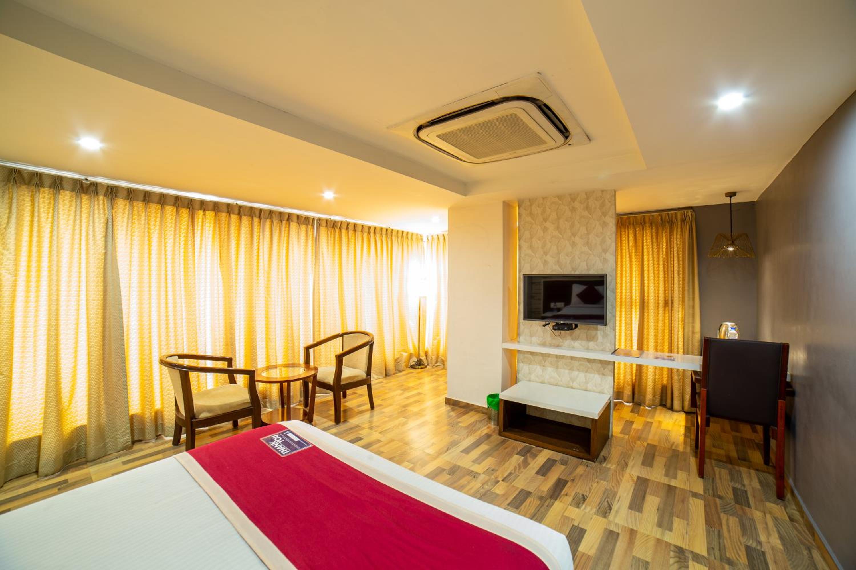 Executive Room - Photo 10