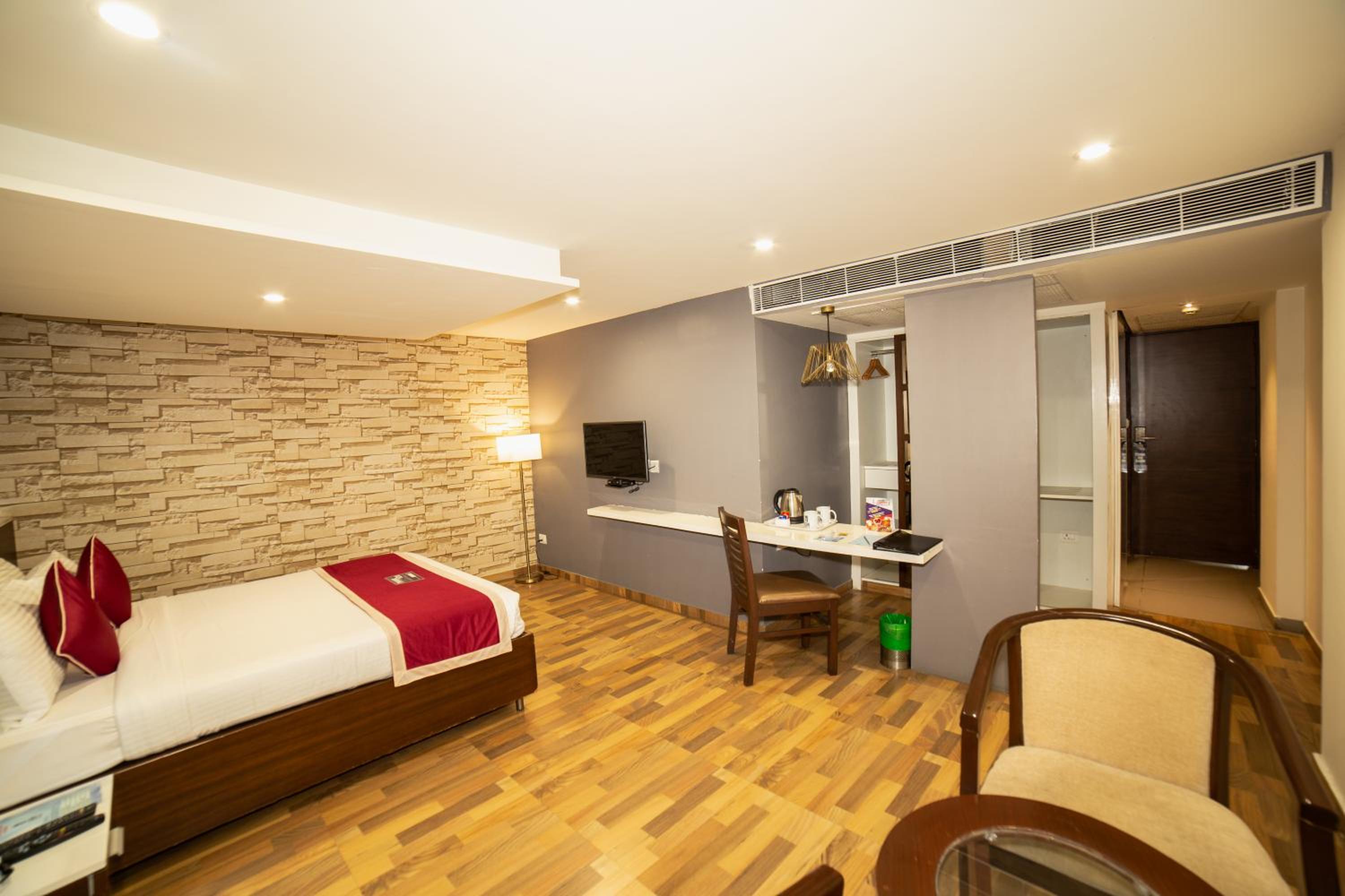 Executive Room - Photo 3