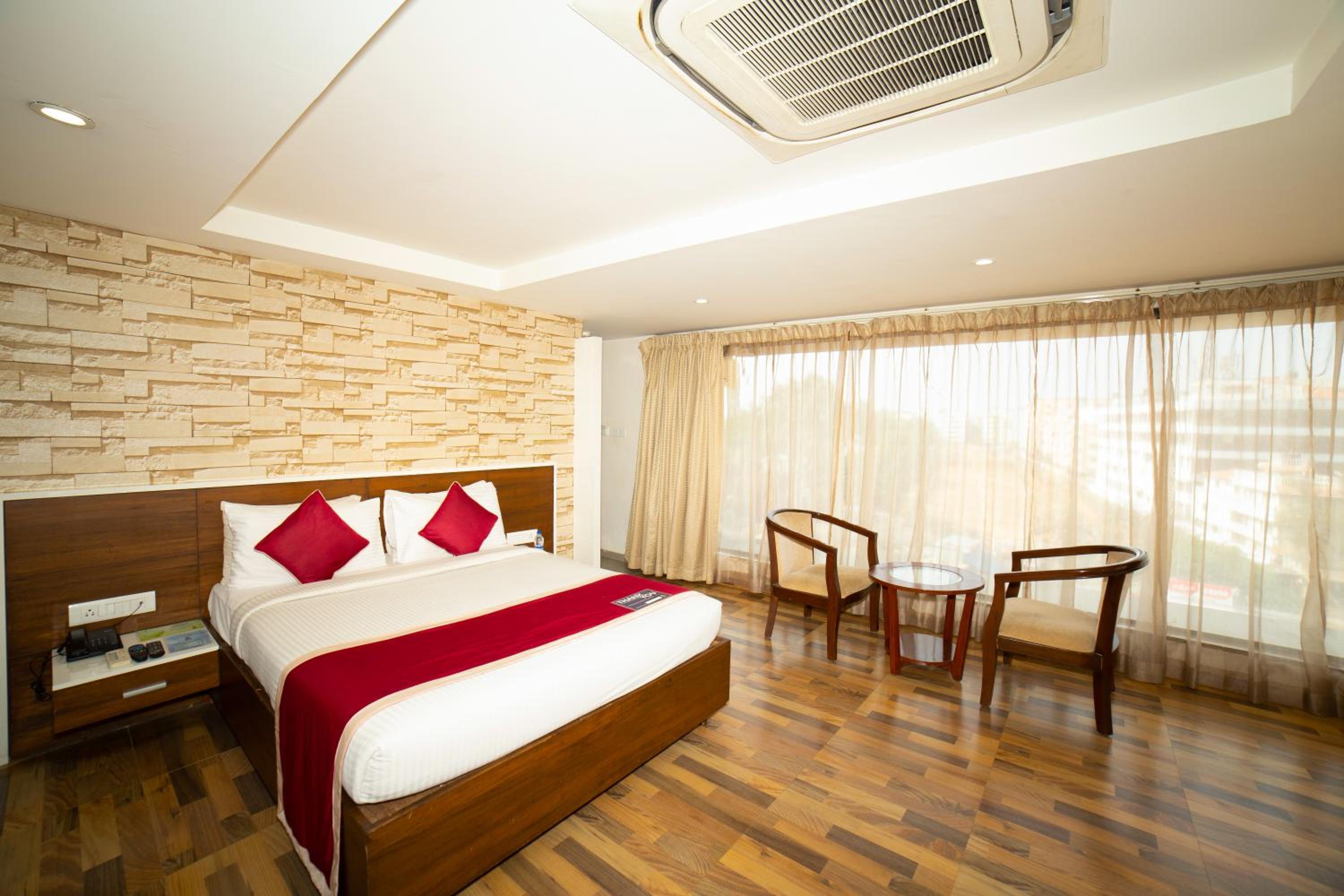 Executive Room - Photo 5